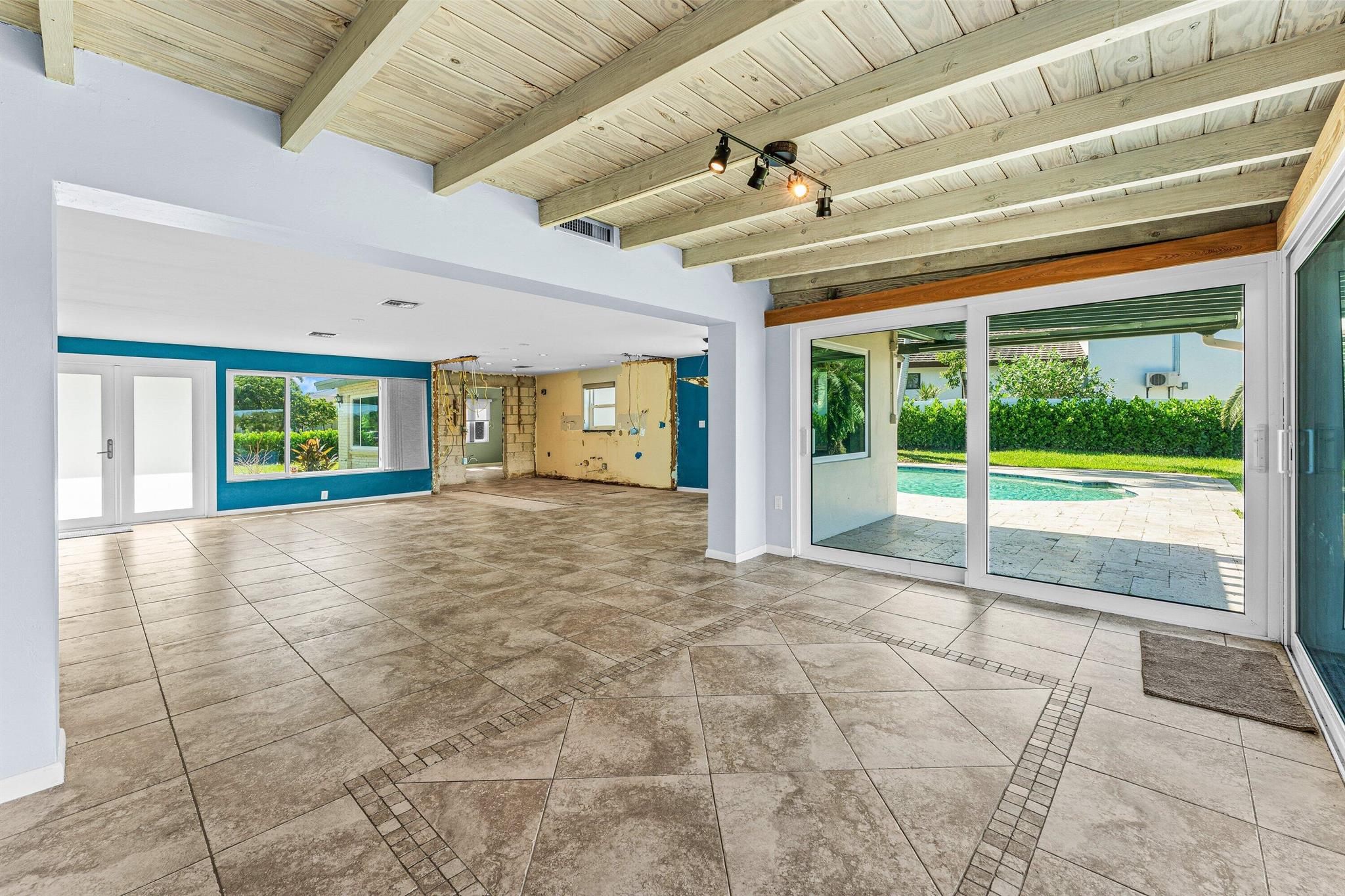 ISLAND ESTATES - Residential