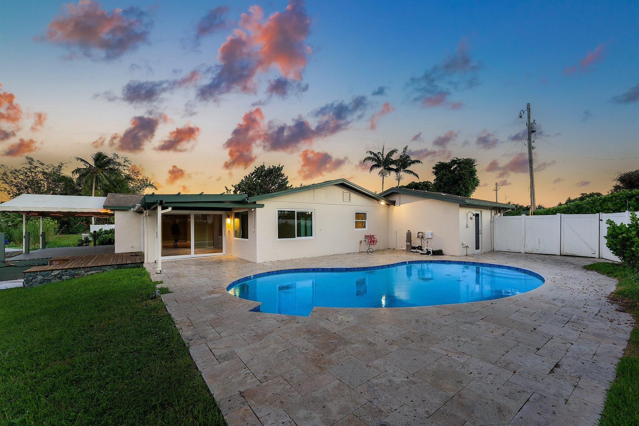 ISLAND ESTATES - Residential