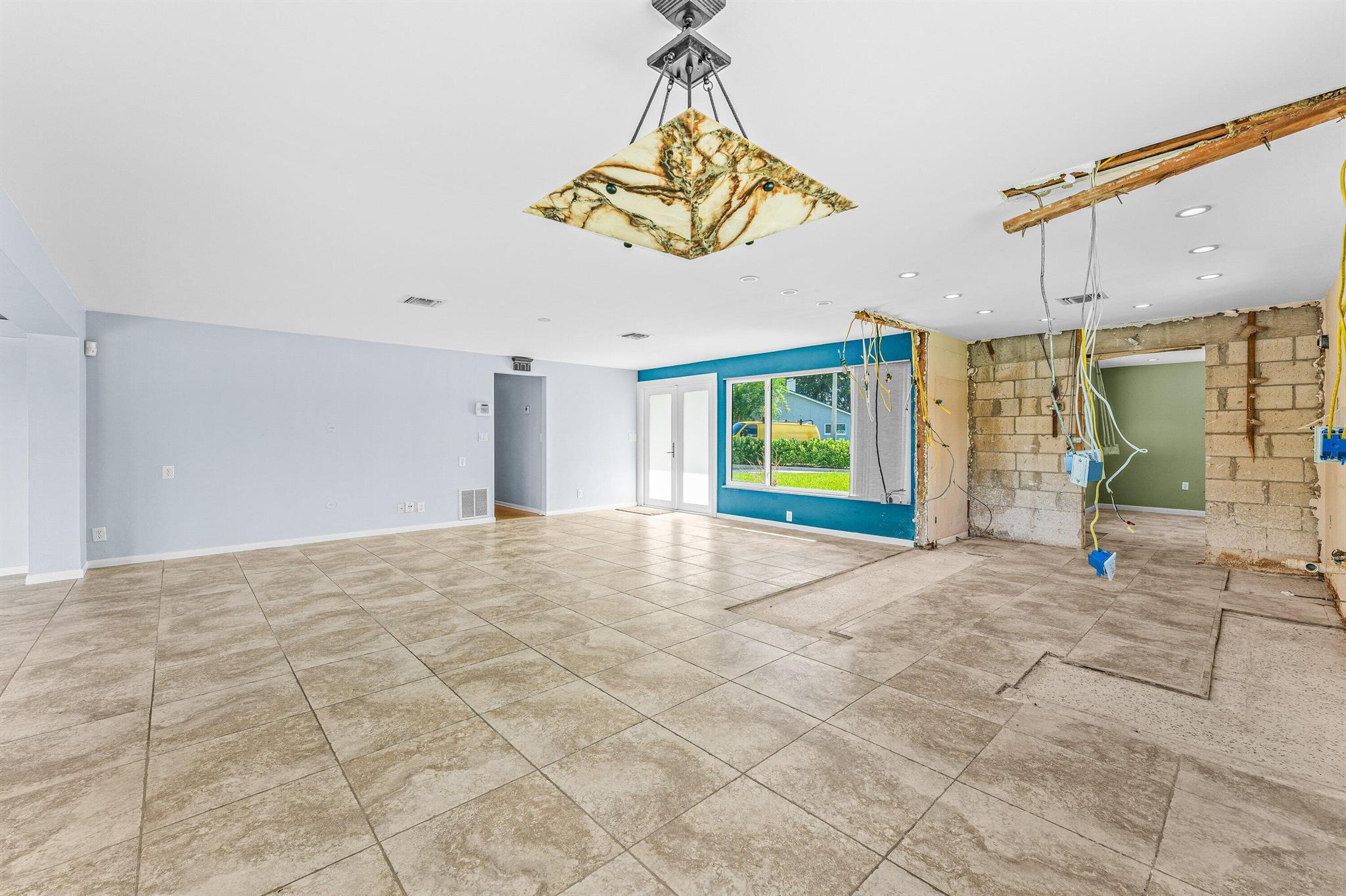 ISLAND ESTATES - Residential