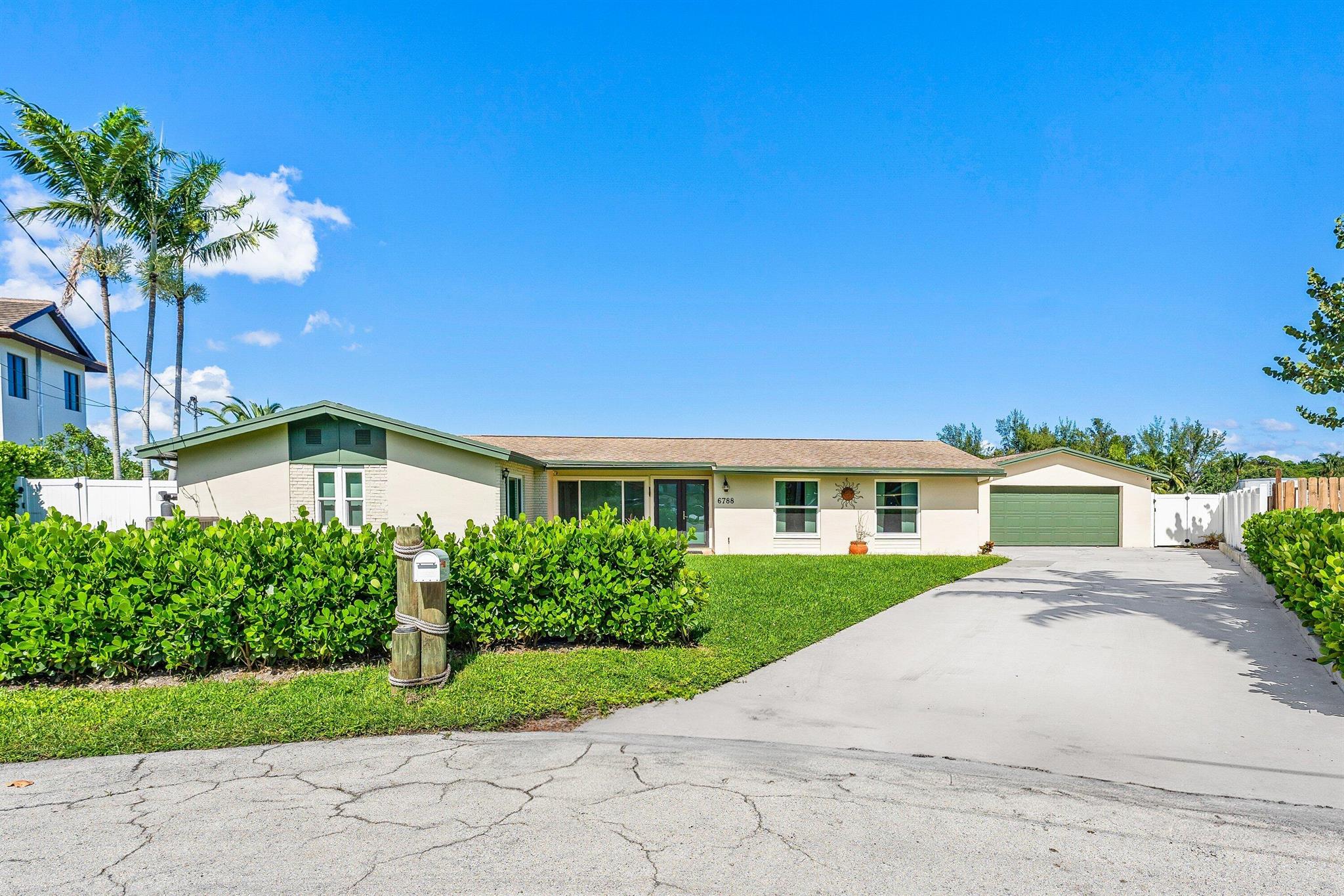 ISLAND ESTATES - Residential