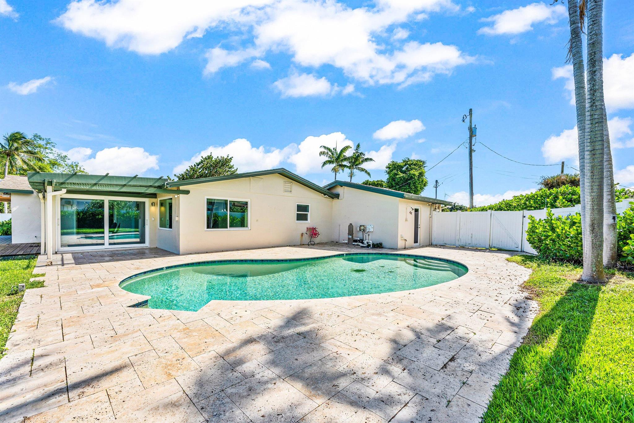 ISLAND ESTATES - Residential