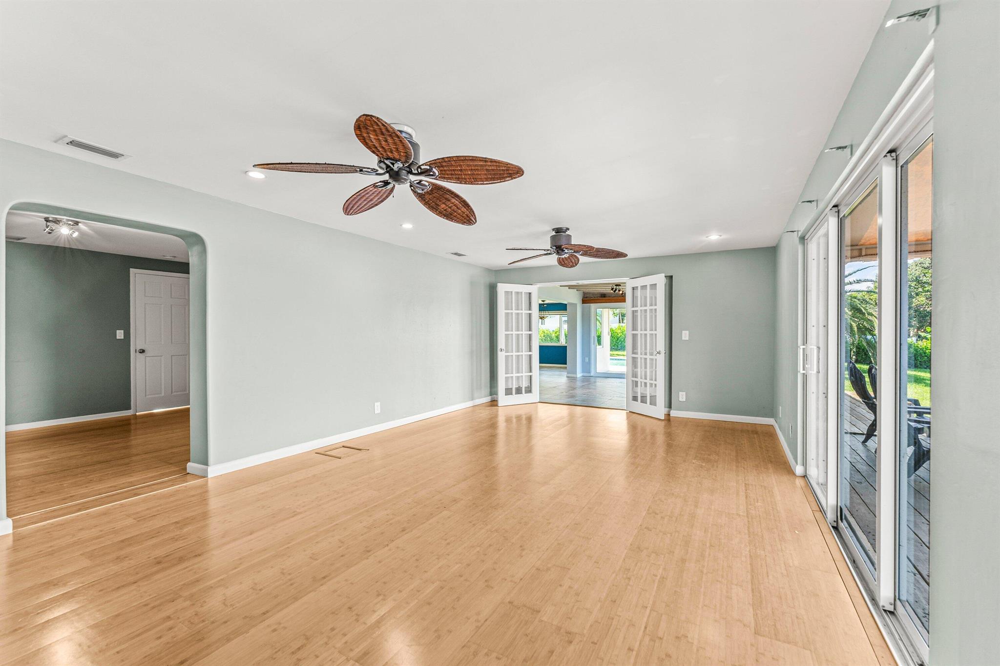 ISLAND ESTATES - Residential
