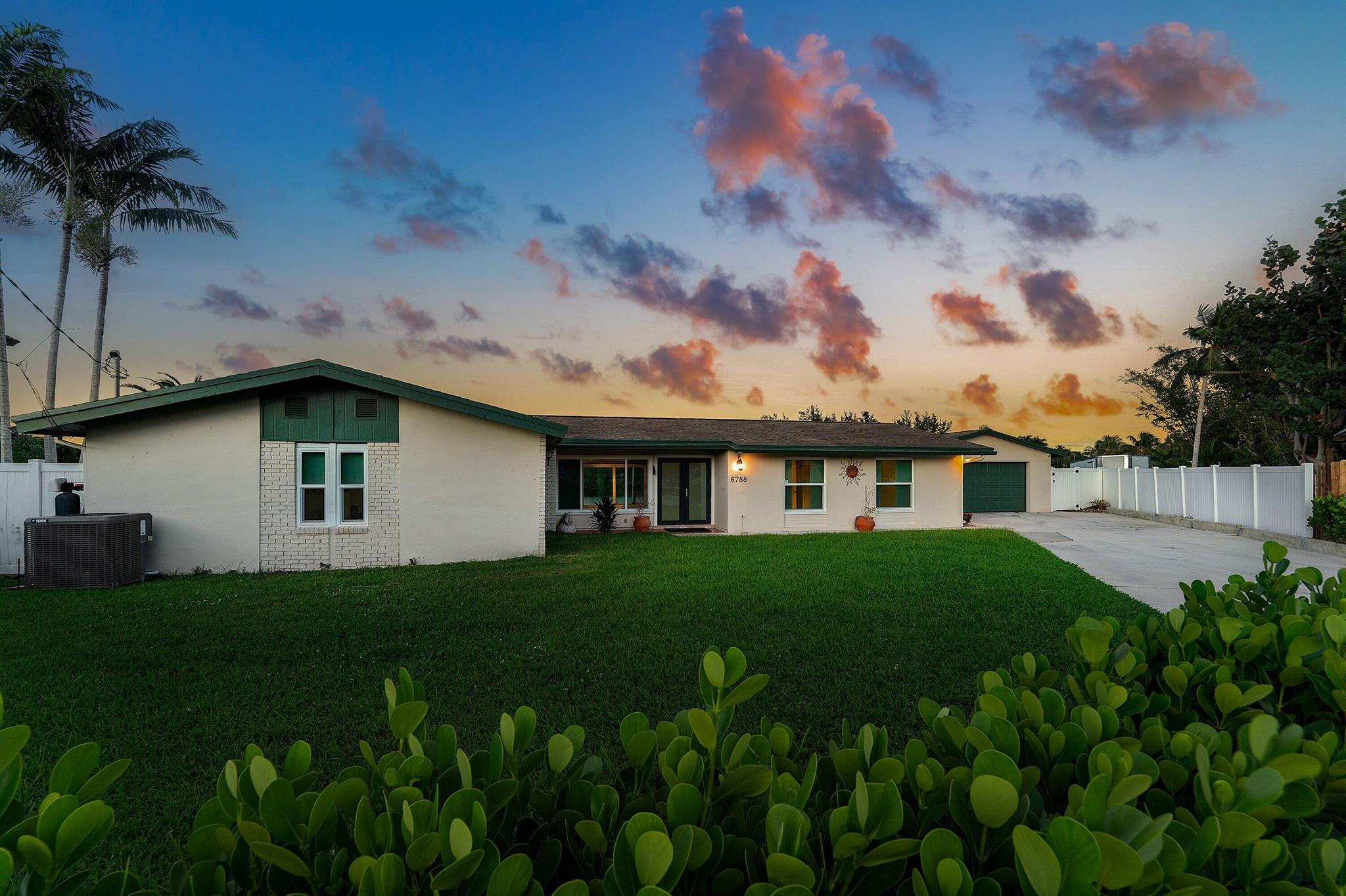 ISLAND ESTATES - Residential