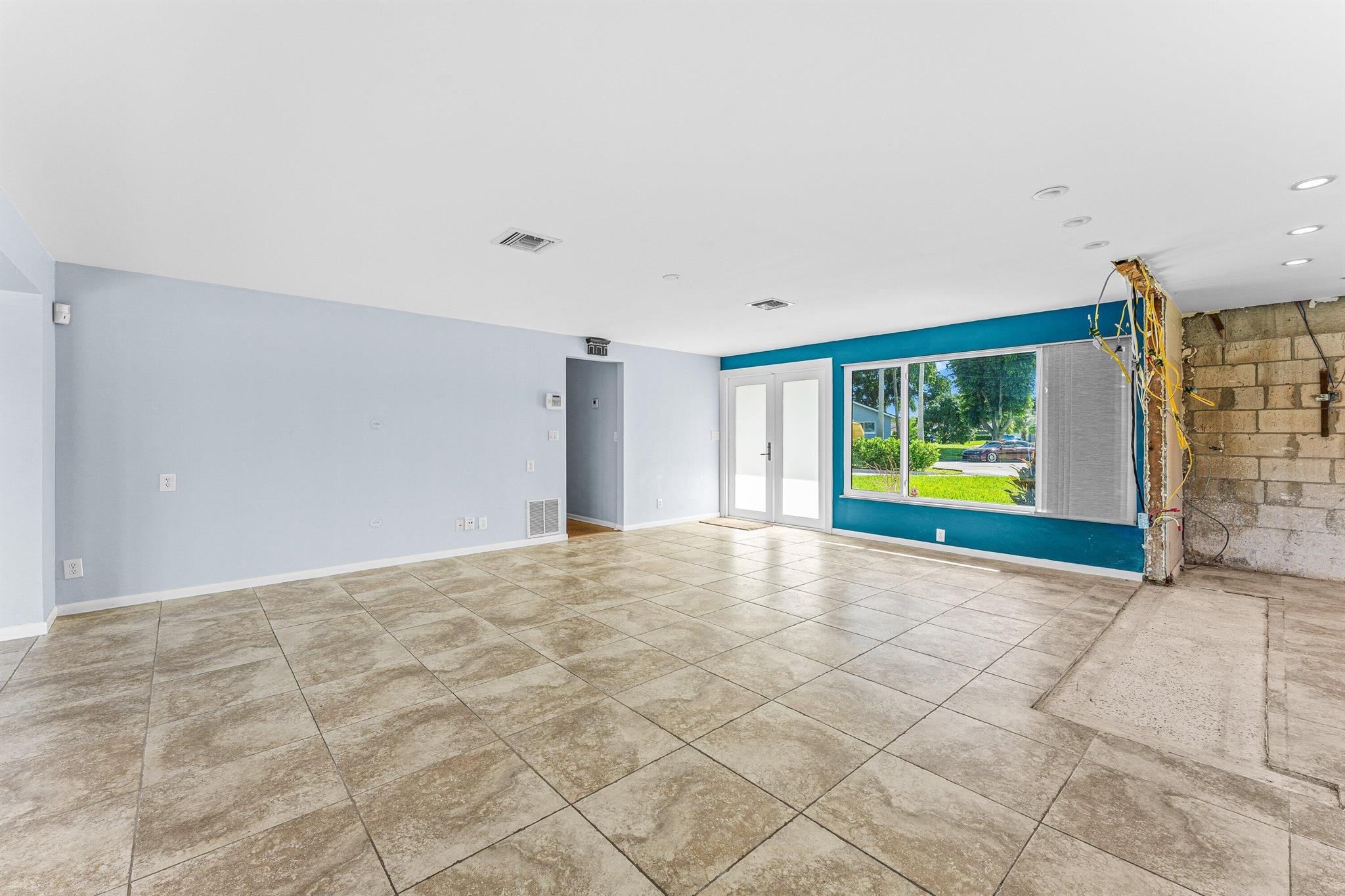 ISLAND ESTATES - Residential