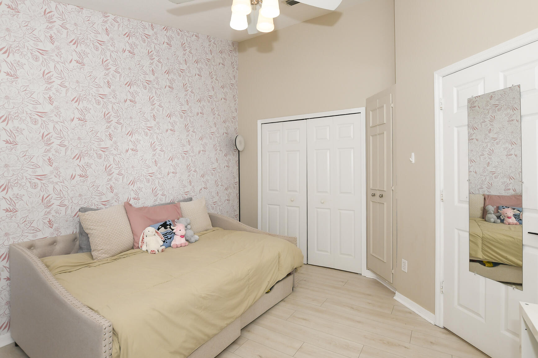 LAKE LUCIE ESTATES - Residential