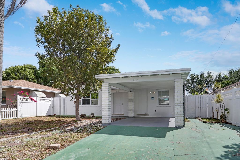 Photo of 1314 S L Street, Lake Worth Beach, FL 33460 (MLS # R11077927)