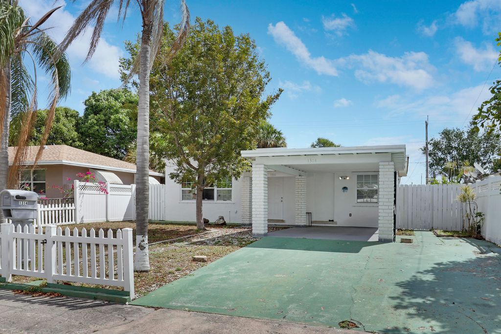 Photo of 1314 S L Street, Lake Worth Beach, FL 33460 (MLS # R11077927)