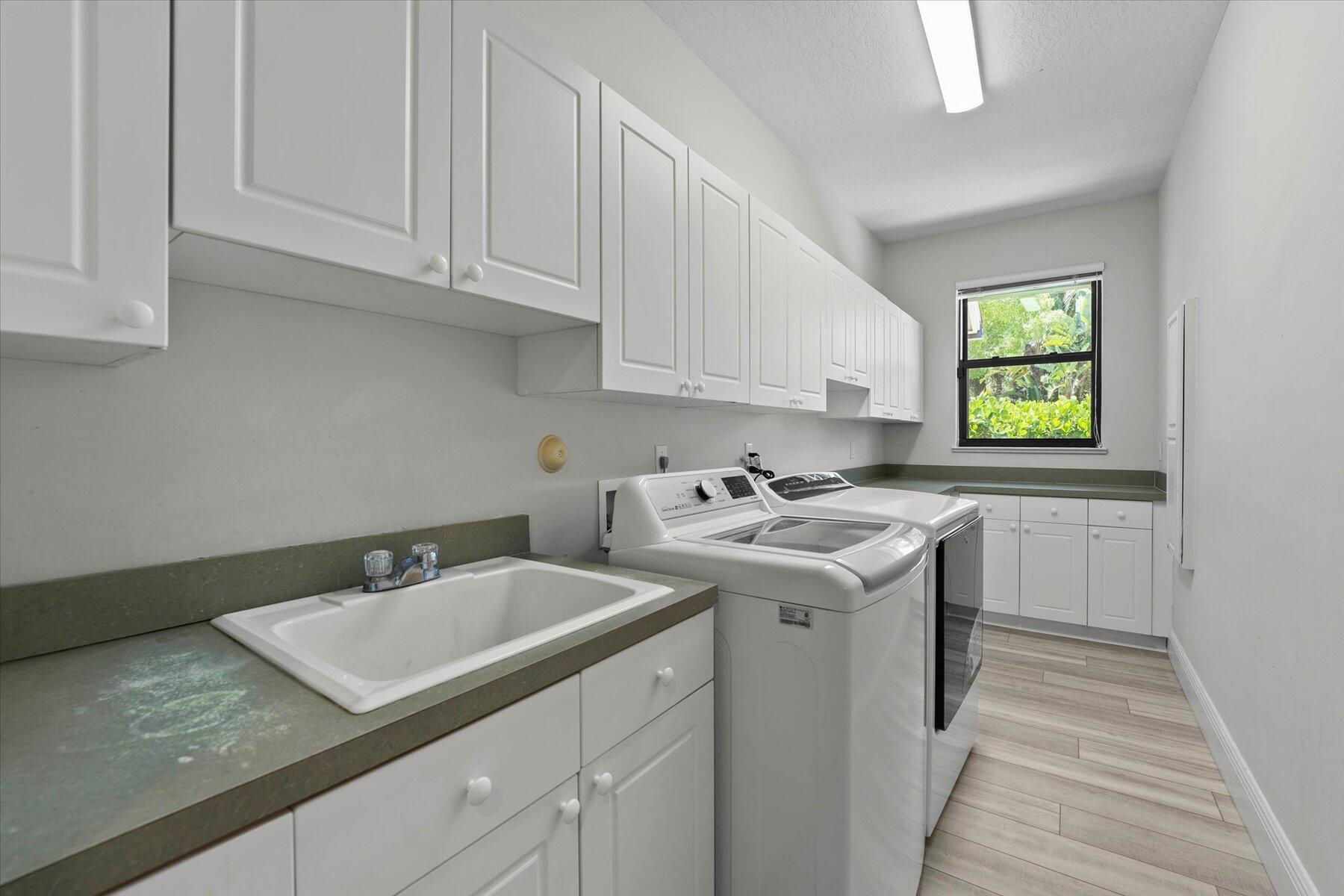 PADDOCK PARK 2 OF WELLING - Residential