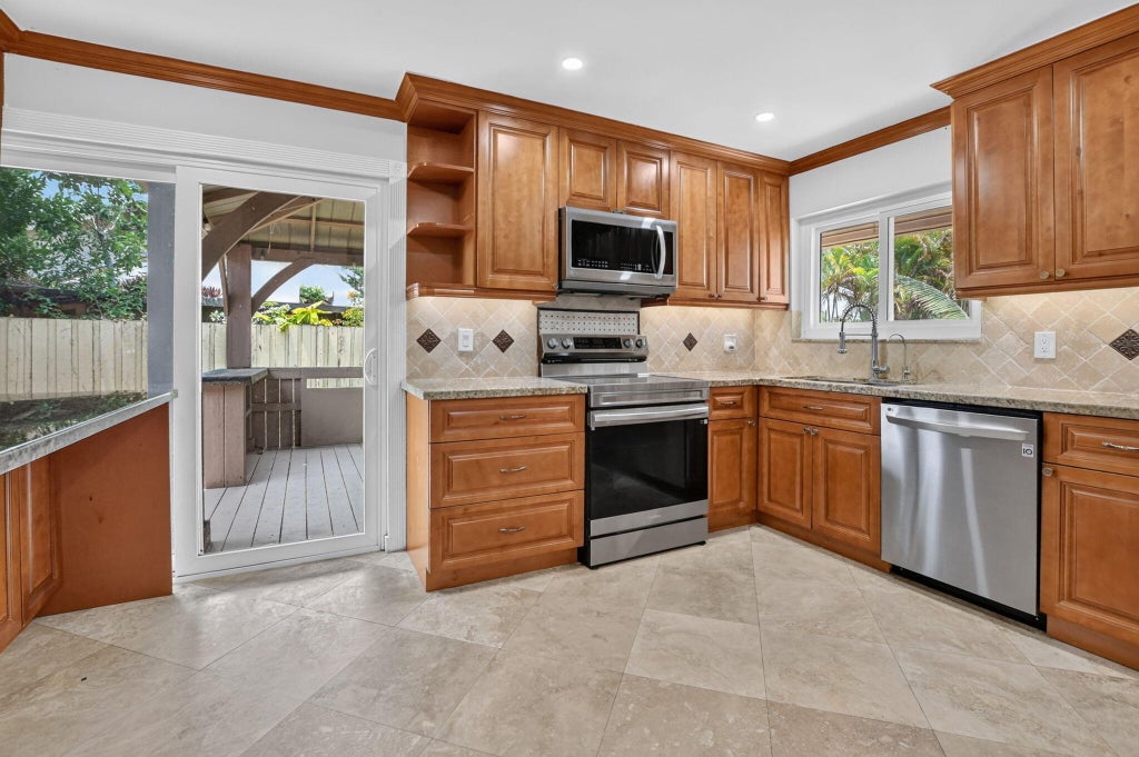 Photo of 7813 Kenway Place W, Boca Raton, FL 33433 (MLS # B26043667)