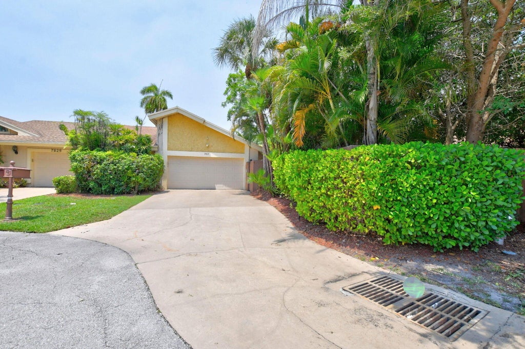 Photo of 7813 Kenway Place W, Boca Raton, FL 33433 (MLS # B26043667)