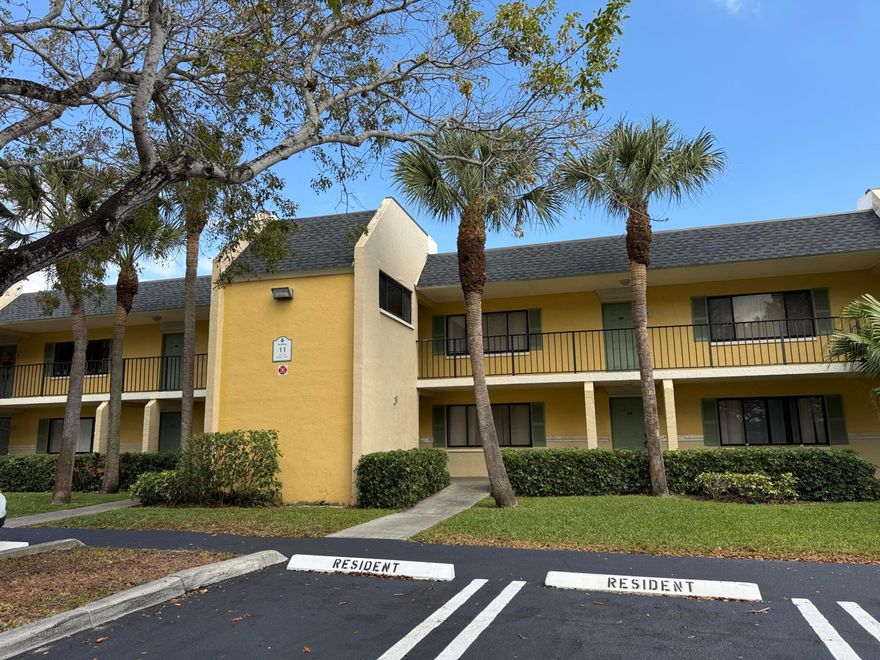VERY NICE FIRST FLOOR UNIT WITH SCREEN PATIO , TILES FLOOR, BRAND NEW REFREGIRATOR, STOVE, DISHWASHER, MICOWAVE, FRESHLY PAINTED , LOCATED NEAR SHOPING CENTER AND PUBLIC TRANSPORTATION.
ALL AGES ,GREAT INVESTMENT, CAN BE RENTED.