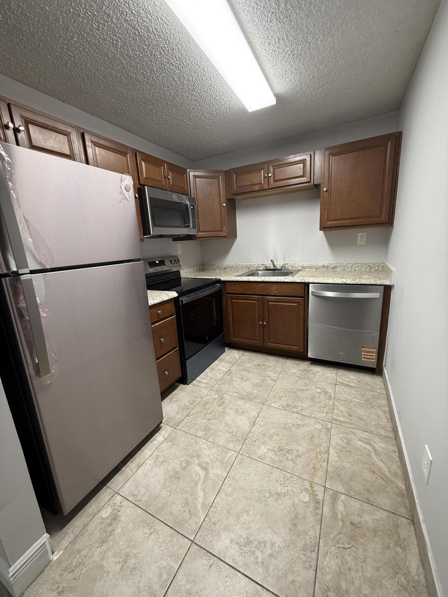 MEADOWS ON THE GREEN CONDO - Residential