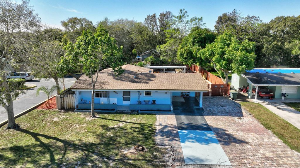 Photo of 1221 Soltman Avenue, Fort Pierce, FL 34950 (MLS # R10969289)