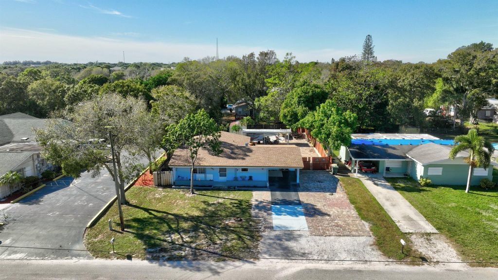 Photo of 1221 Soltman Avenue, Fort Pierce, FL 34950 (MLS # R10969289)