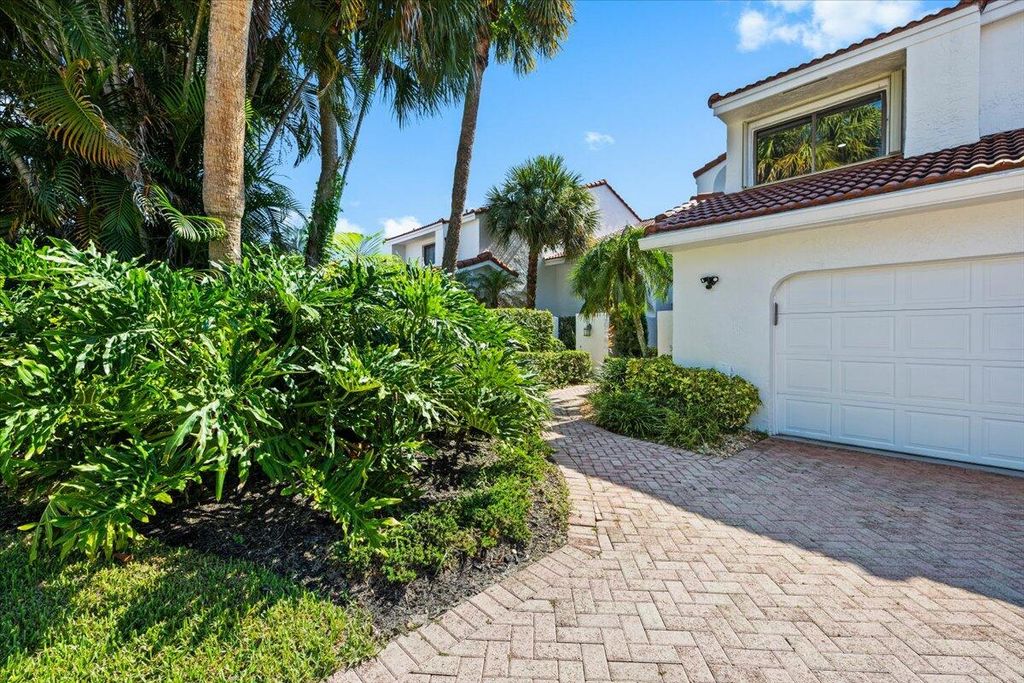 Photo of 7338 Woodmont Court, Boca Raton, FL 33434 (MLS # B26052143)
