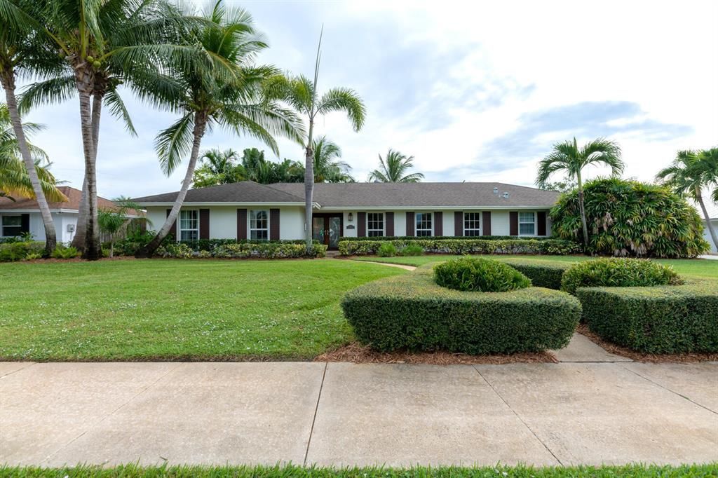 Photo of 548 Greenway Drive, North Palm Beach, FL 33408 (MLS # R10769580)
