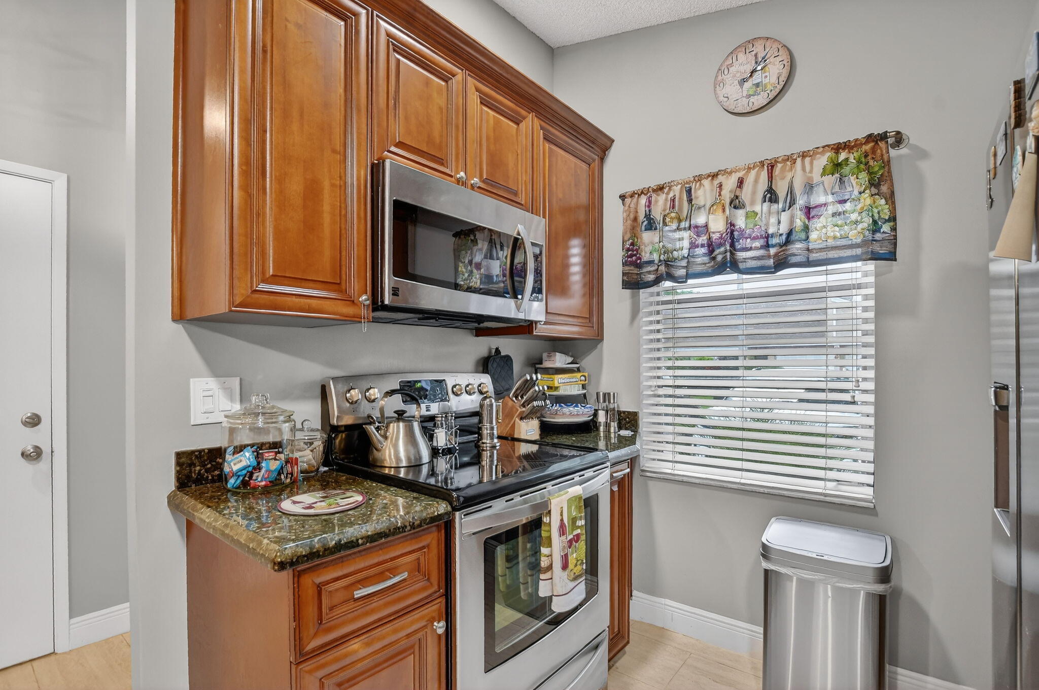 WHISPER WALK SEC C CONDO - Residential