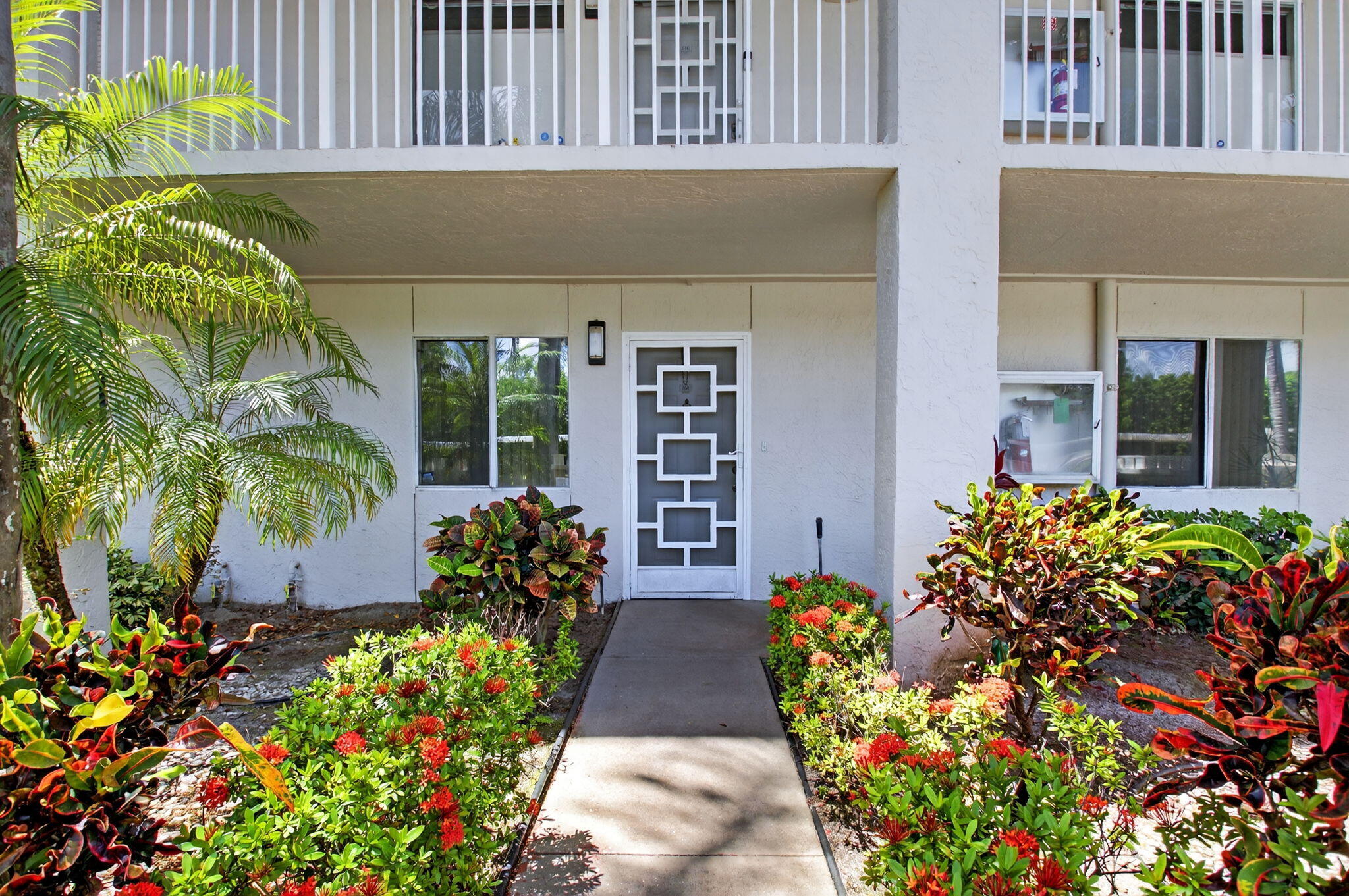 6112 Huntwick Terrace 106, Delray Beach, FL, 33484/$229,000 2 6112 Huntwick Terrace 106