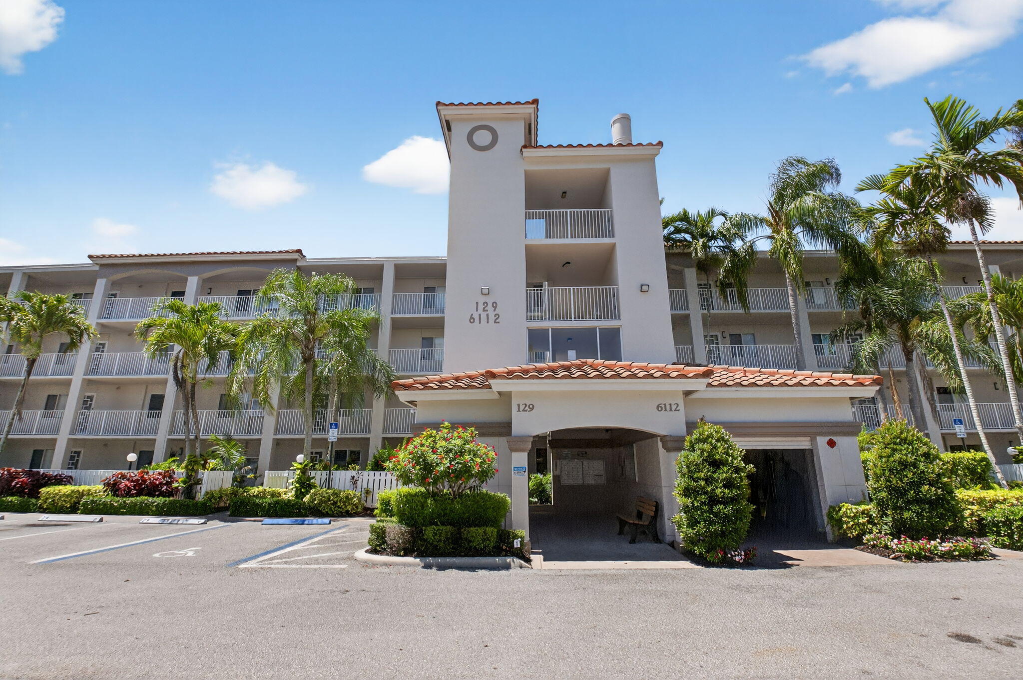 6112 Huntwick Terrace 106, Delray Beach, FL, 33484/$229,000 1 6112 Huntwick Terrace 106
