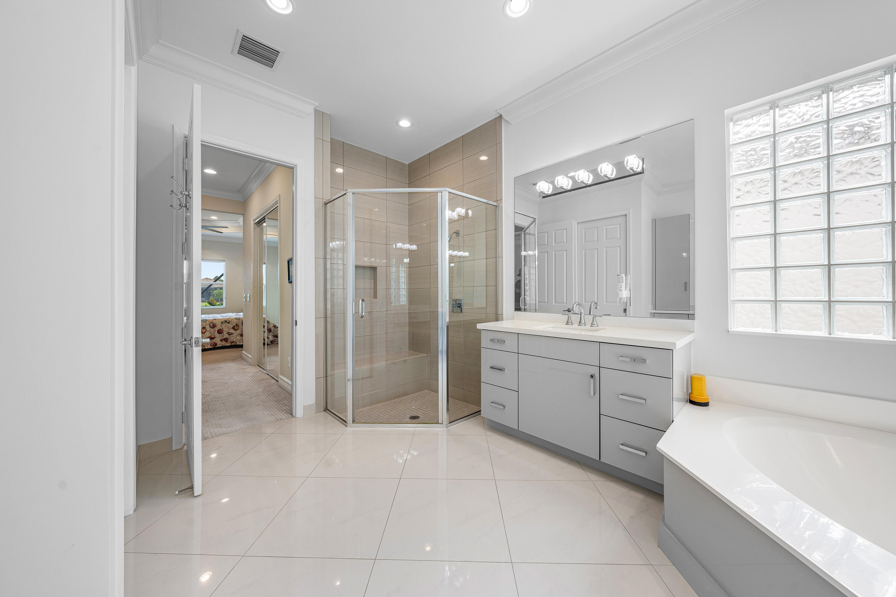 Valencia Cove - Residential