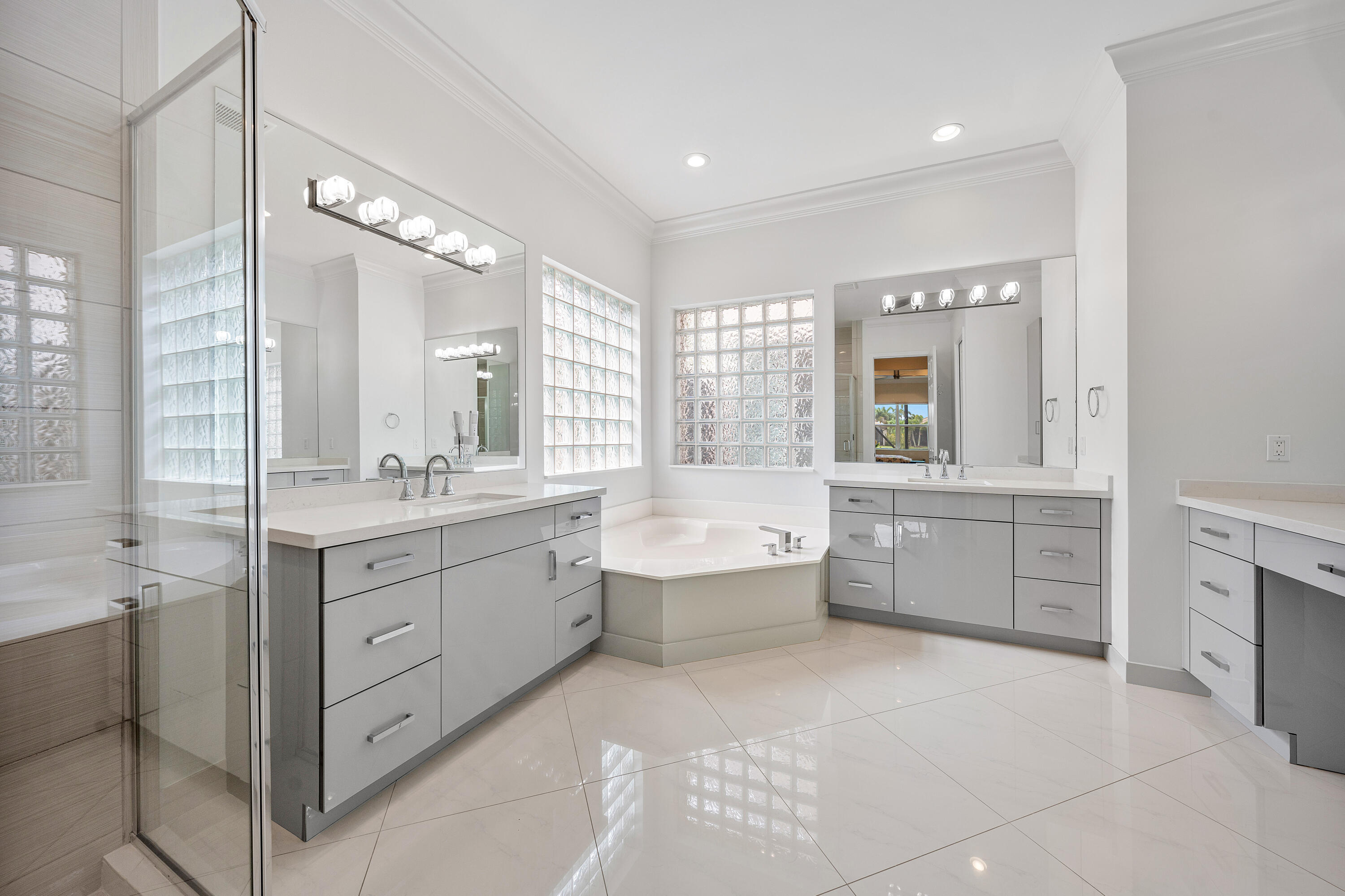 Valencia Cove - Residential