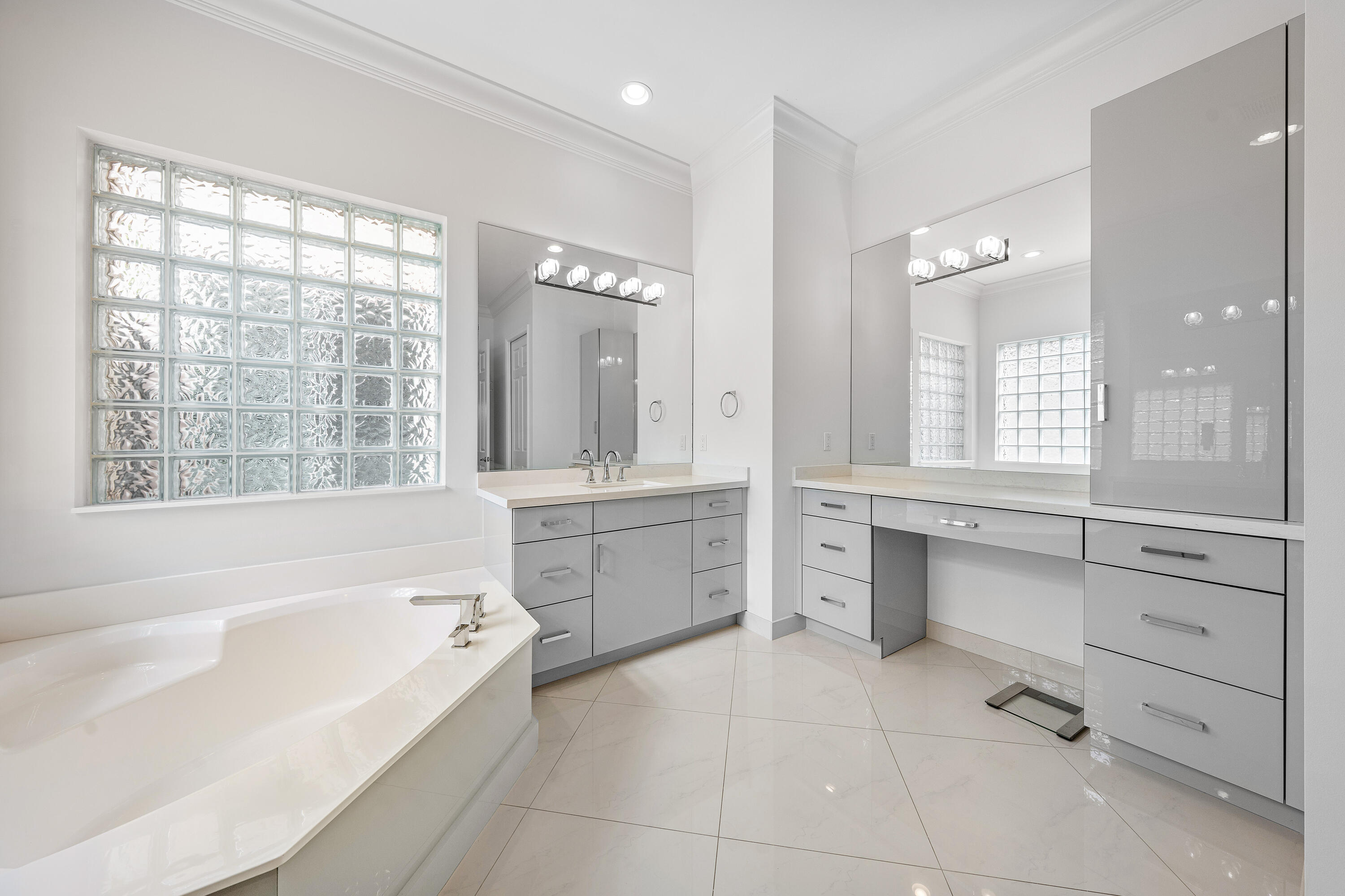 Valencia Cove - Residential