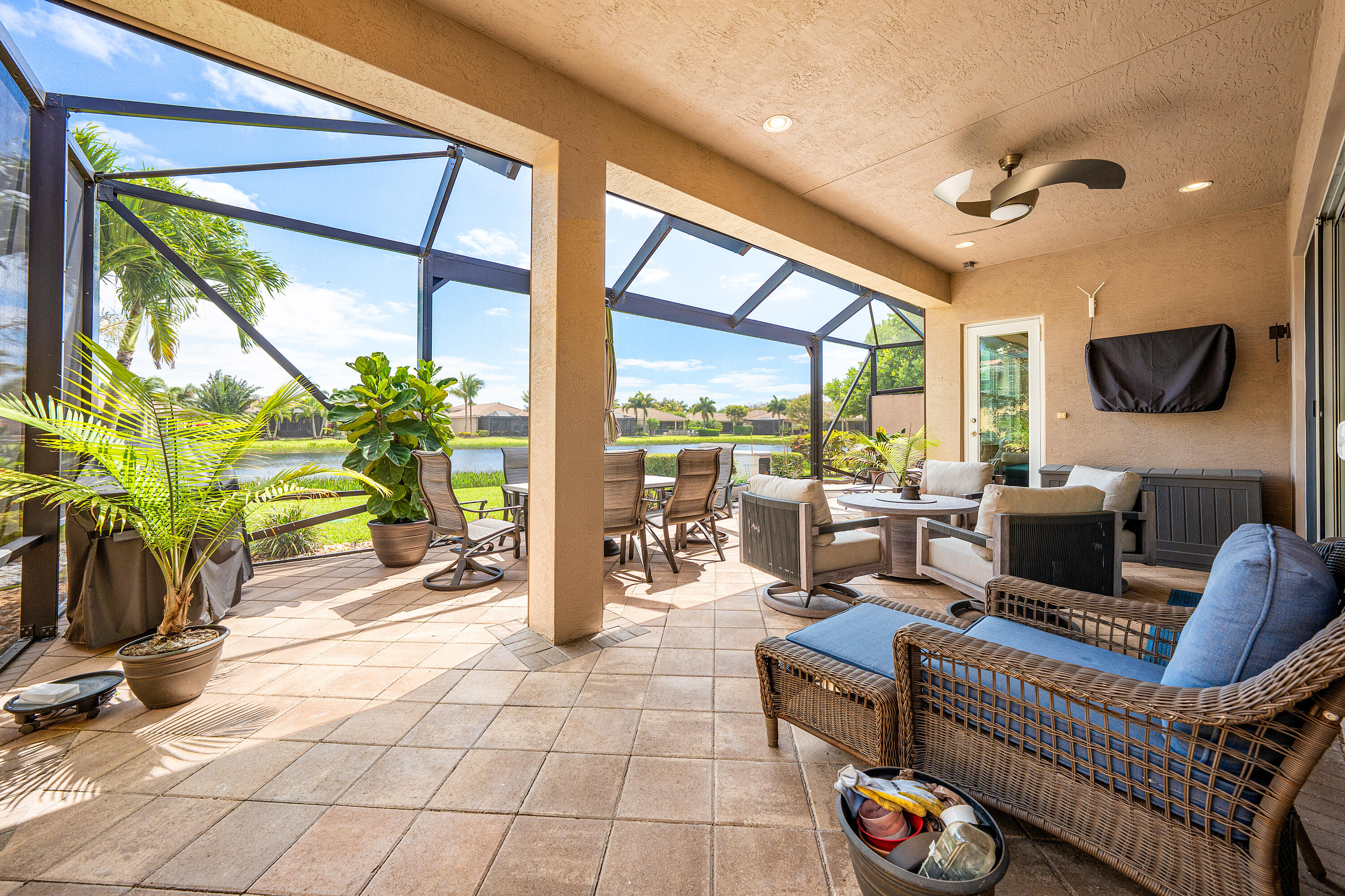 Valencia Cove - Residential