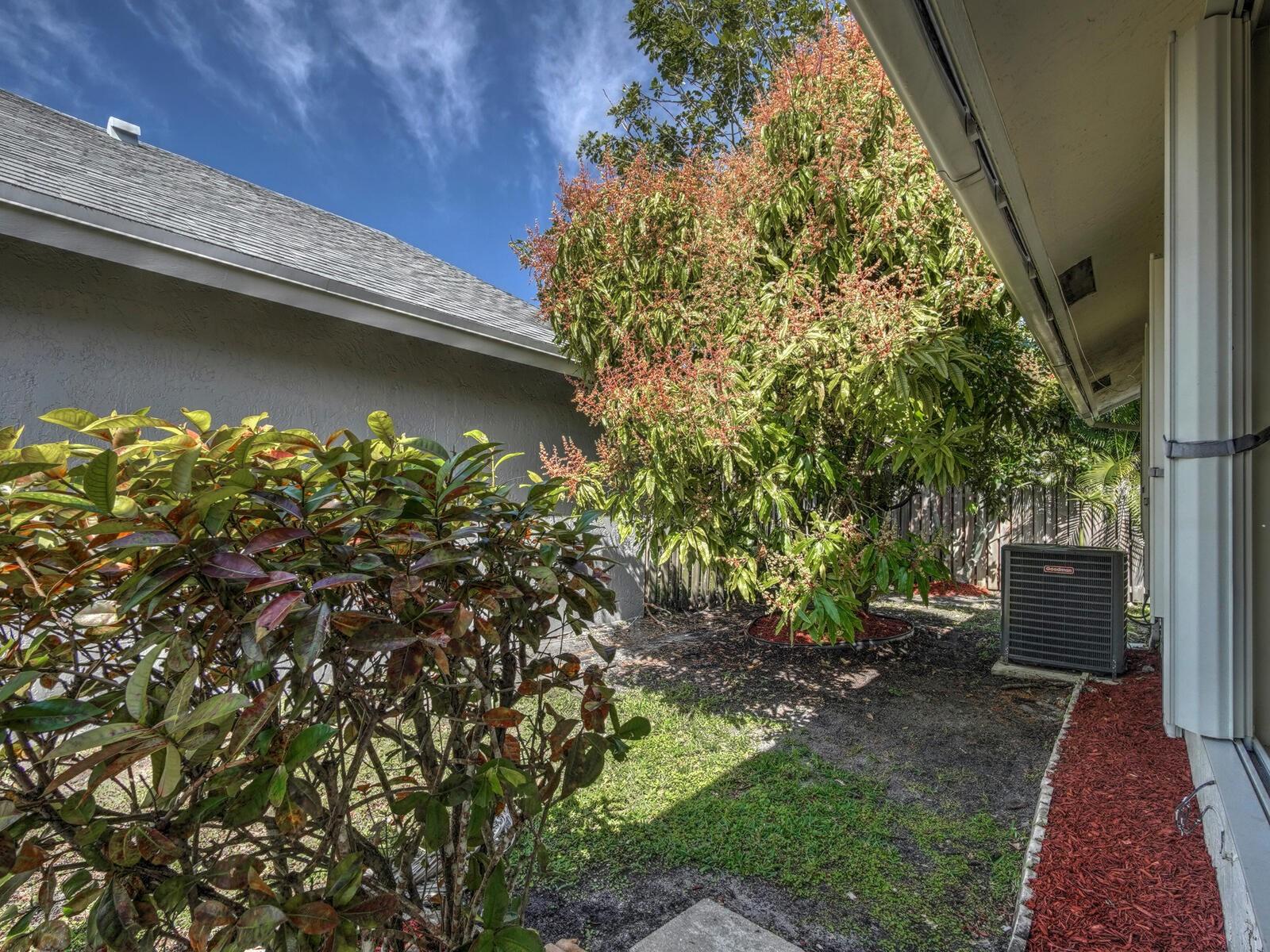 SAWGRASS ESTATES - Residential