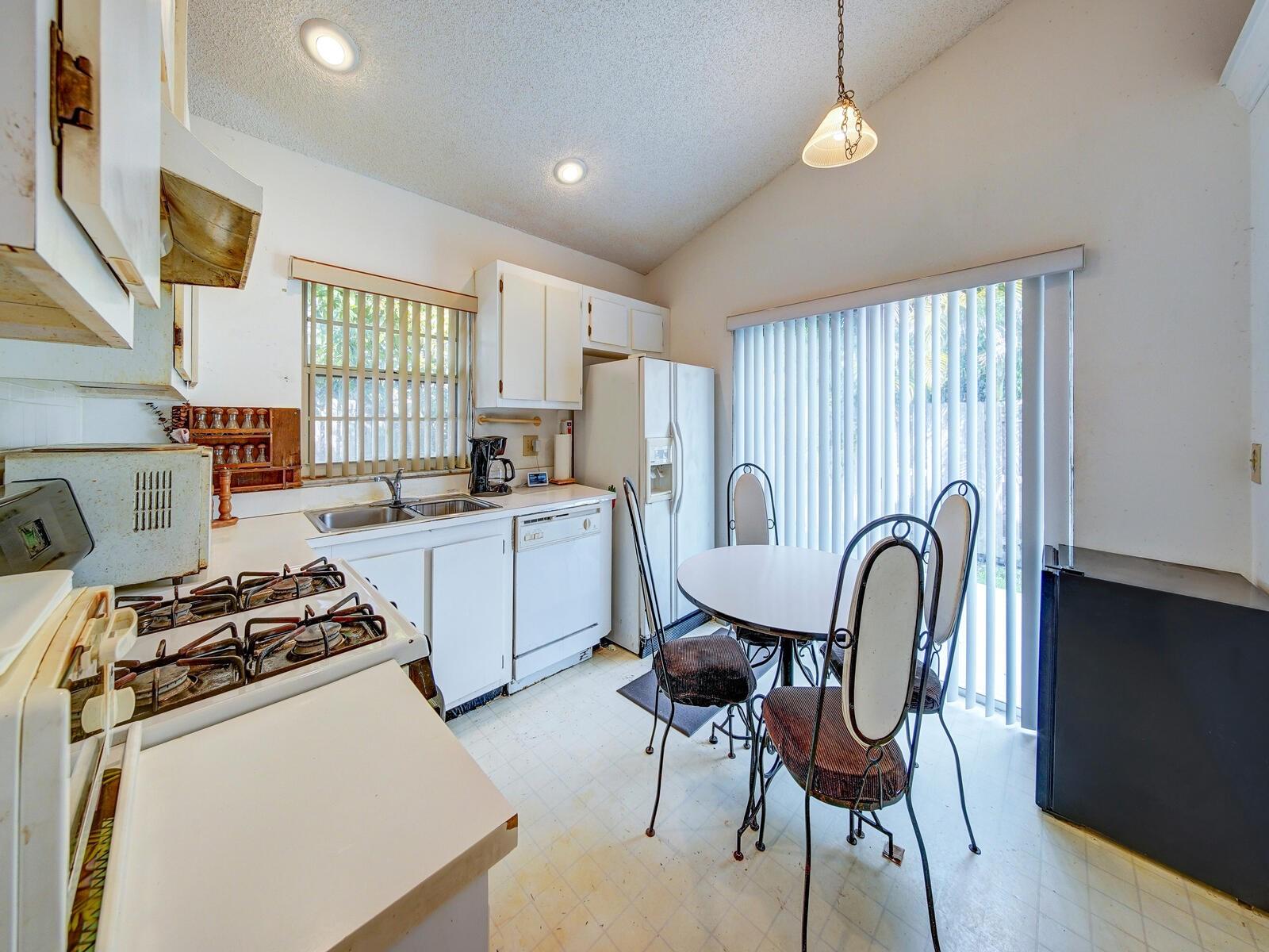 SAWGRASS ESTATES - Residential