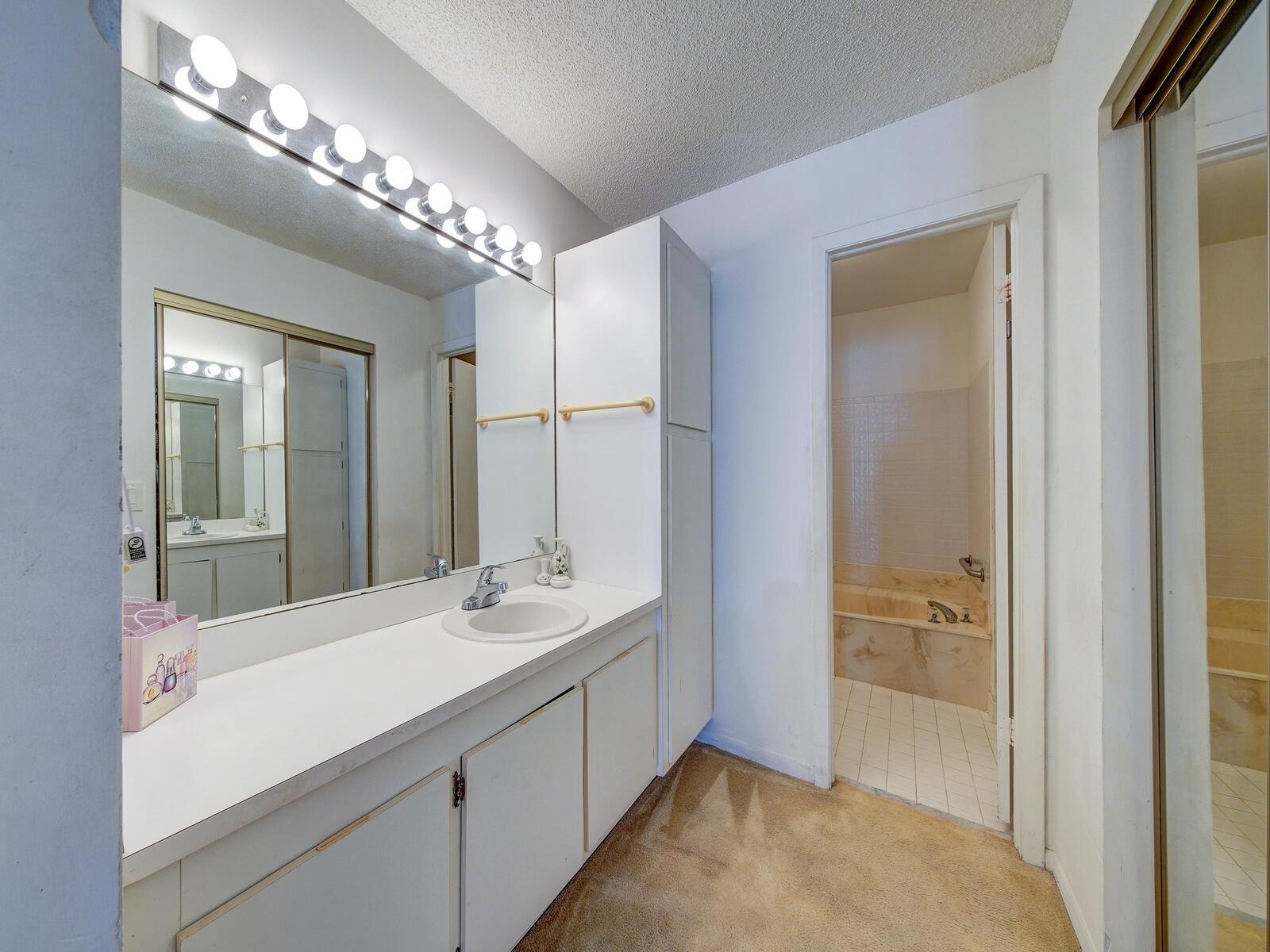 SAWGRASS ESTATES - Residential