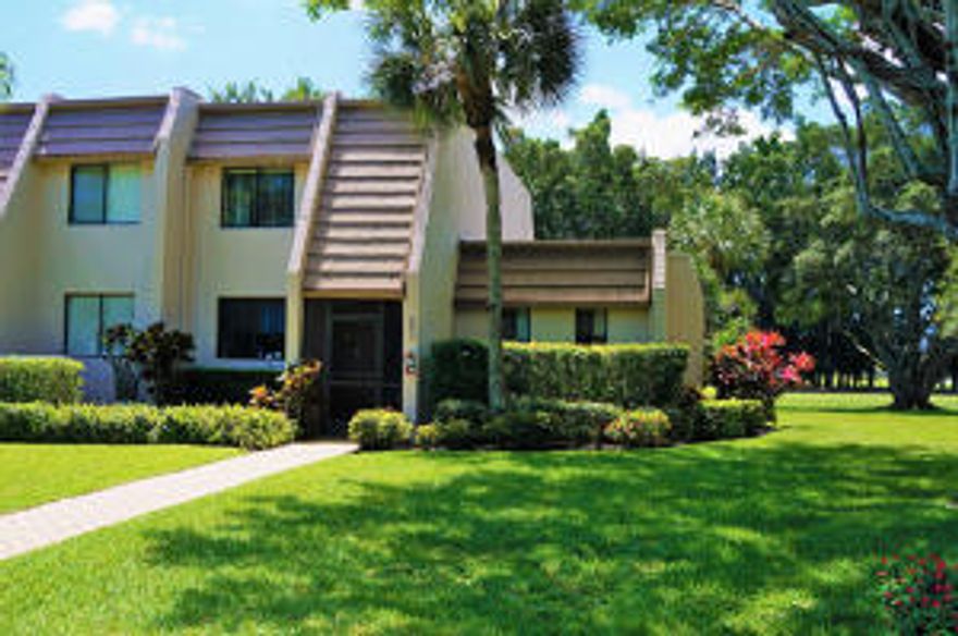 FOUNTAINS BEST BUY!  GREAT 3 BEDROOM, 2 1/2 BATH  END UNIT TOWN HOME STYLE CONDO WITH AMAZING GOLF COURSE VIEW AND  EXTENDED GREAT ROOM ADDING 300 SQFT OF LIVING!  SECURE GATED COUNTRY CLUB COMMUNITY WITH OPTIONAL MEMBERSHIP, MASTER ON GROUND FLOOR, BRIGHT AND OPEN FLOOR PLAN WITH TONS OF CLOSET SPACE. ASSOCIATION FEE COVERS EXTERIOR  & ROOF MAINTENANCE,  WATER, SEWER,  EXTERIOR HOMEOWNERS INSURANCE , SECURITY GATE, POOL, & CABLE. CONVENIENTLY LOCATED NEAR BEACHES, PBIA, MALL AT WELLINGTON GREEN.  ASSOCIATION STATES 55+