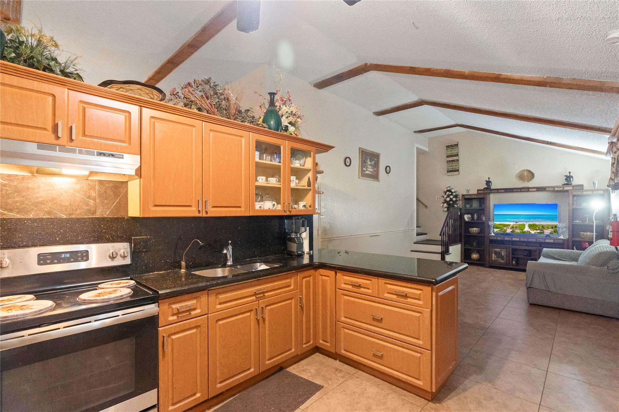 7527 SW 7th Court