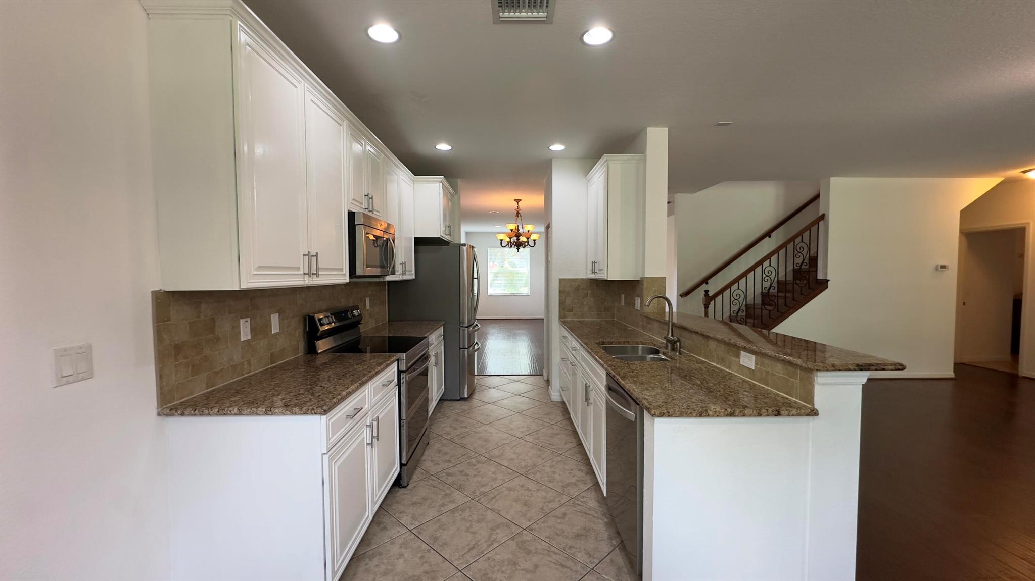 OAKMONT ESTATES PUD - Residential Lease