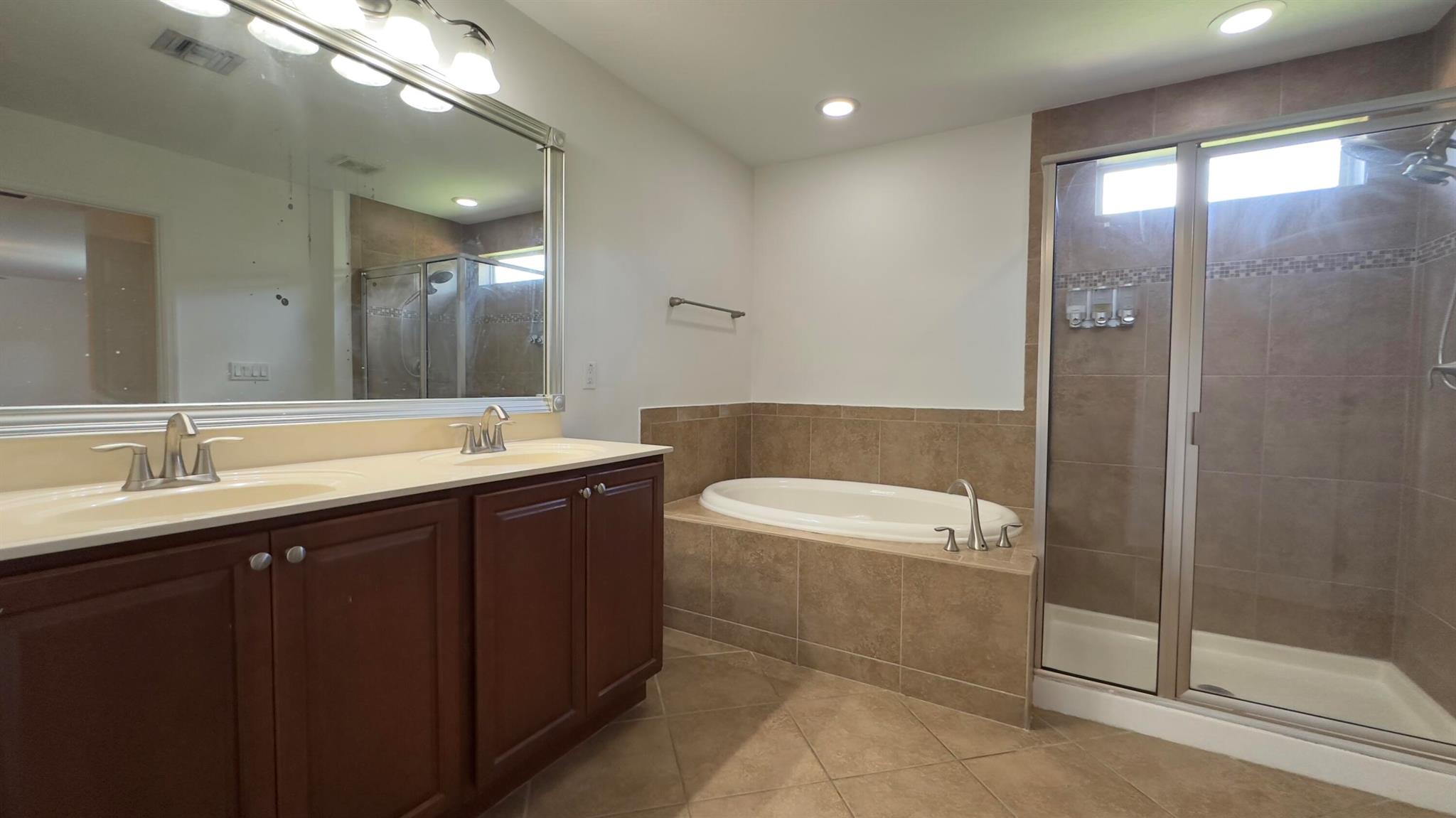 OAKMONT ESTATES PUD - Residential Lease