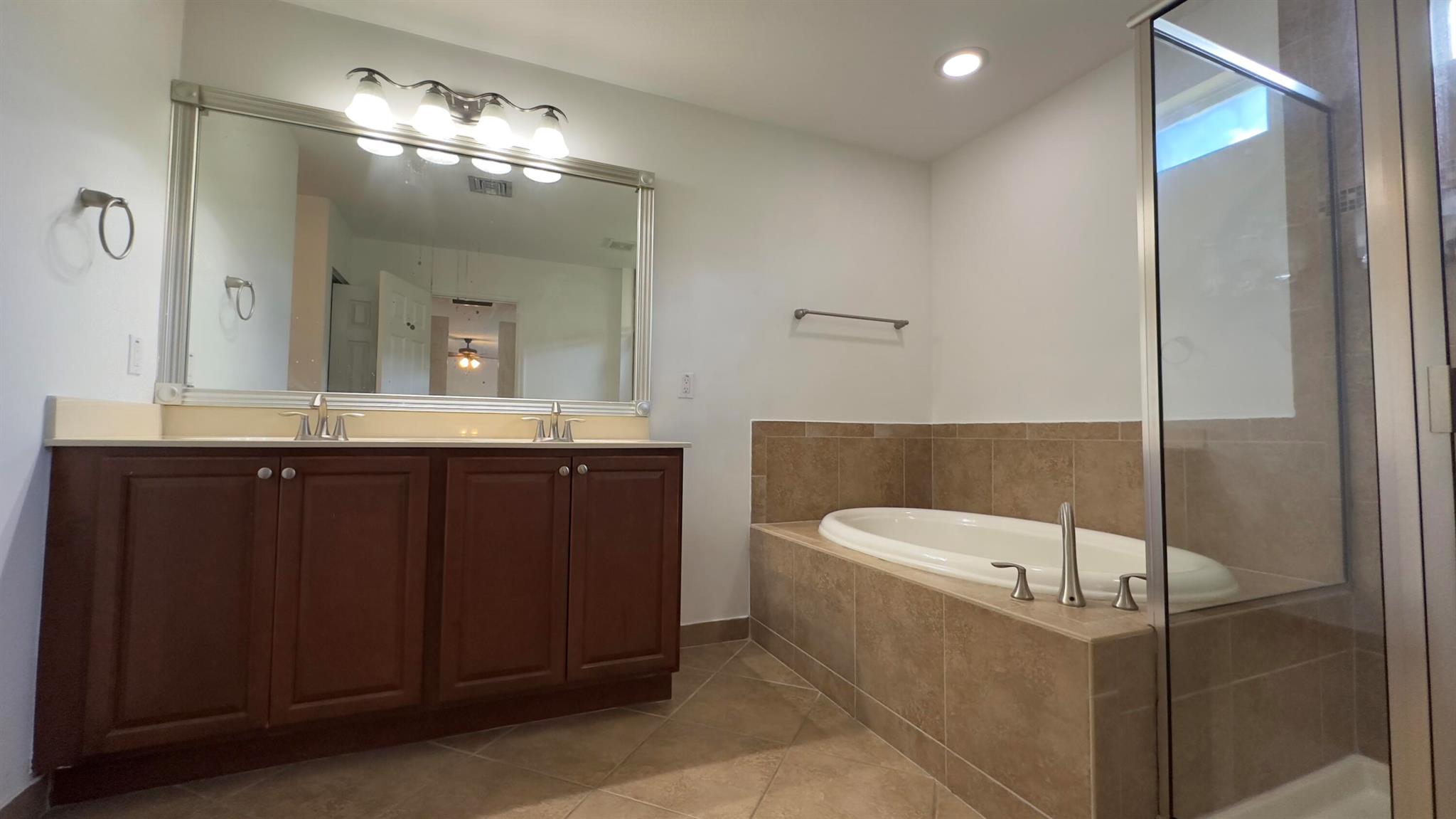 OAKMONT ESTATES PUD - Residential Lease