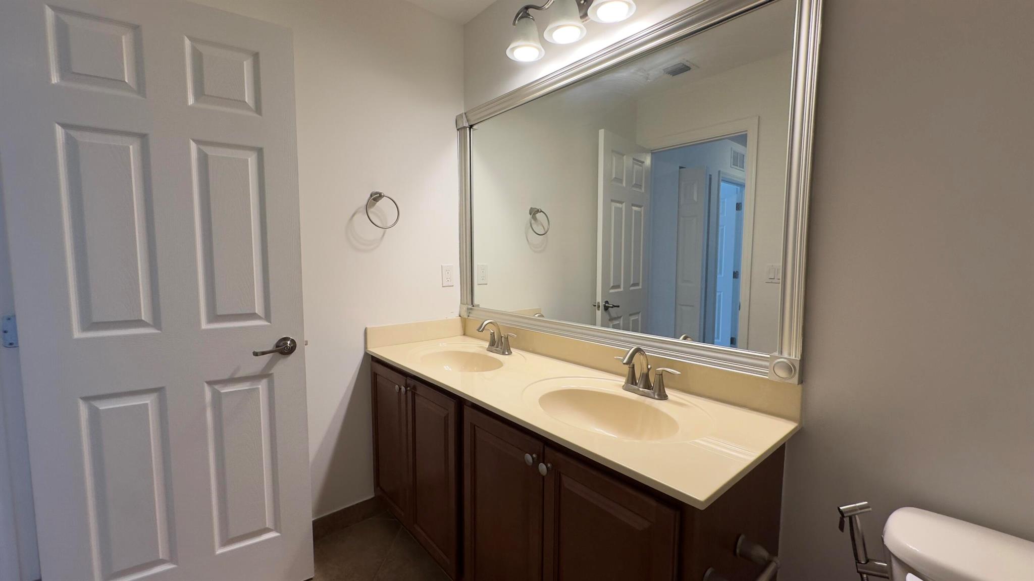 OAKMONT ESTATES PUD - Residential Lease