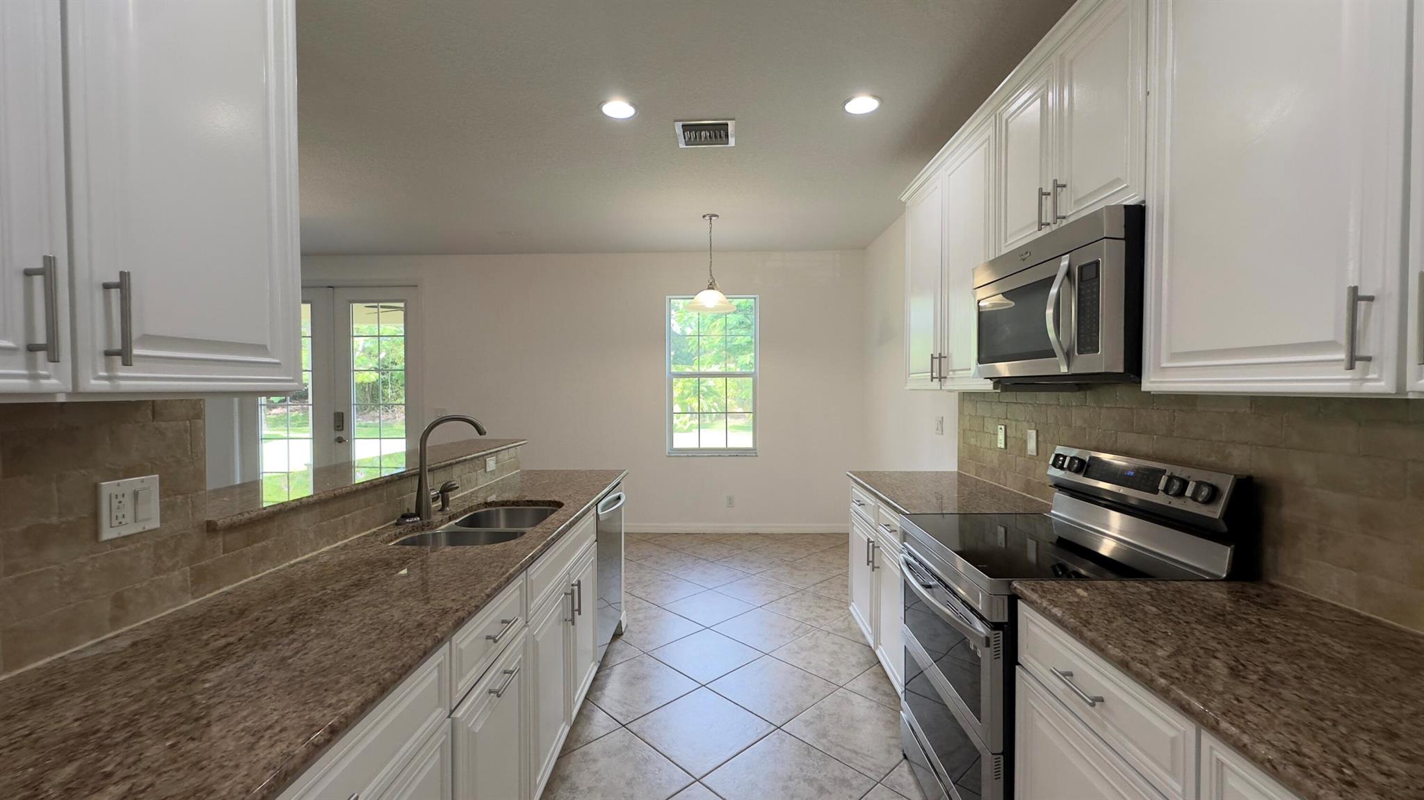 OAKMONT ESTATES PUD - Residential Lease