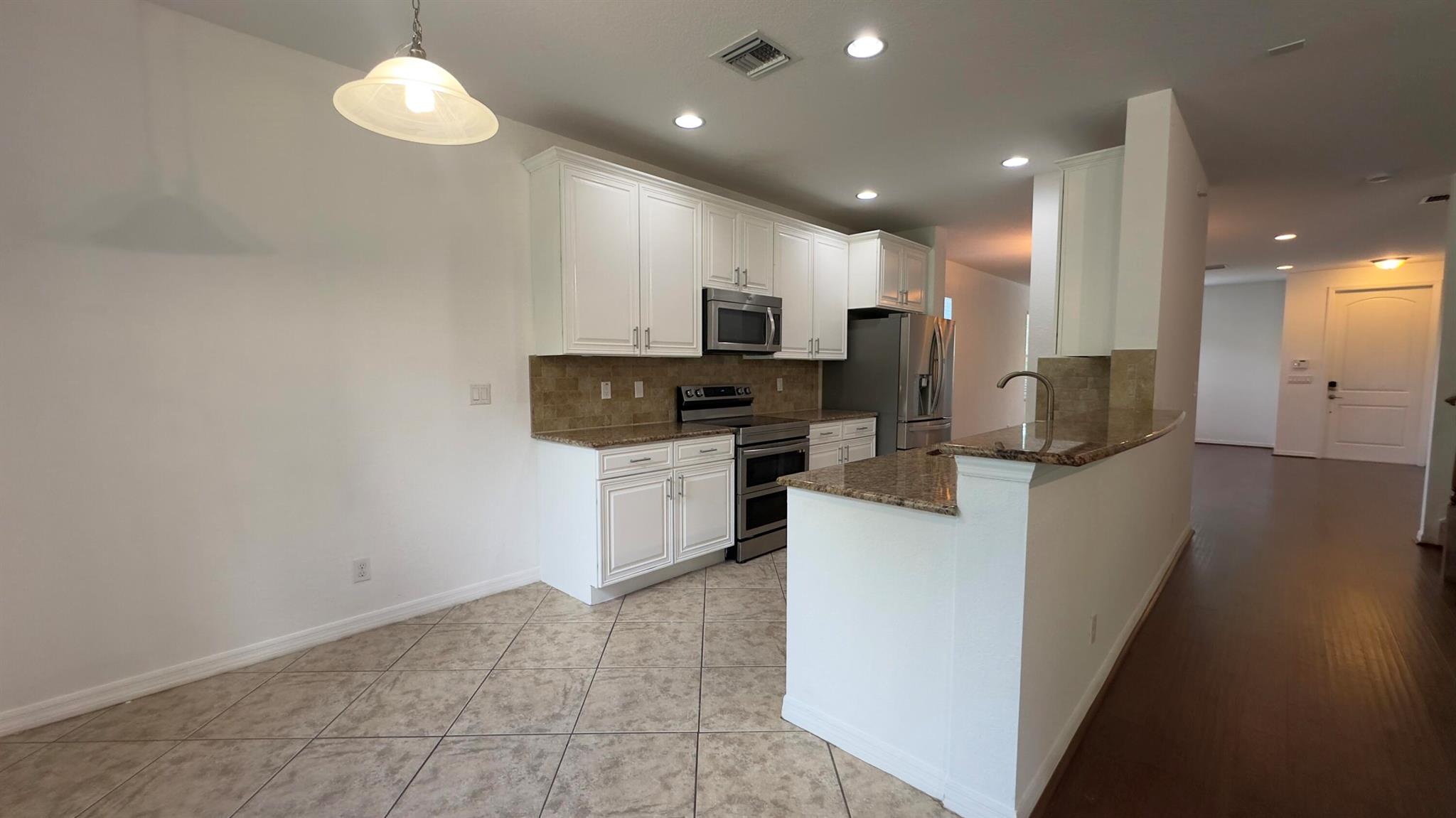 OAKMONT ESTATES PUD - Residential Lease