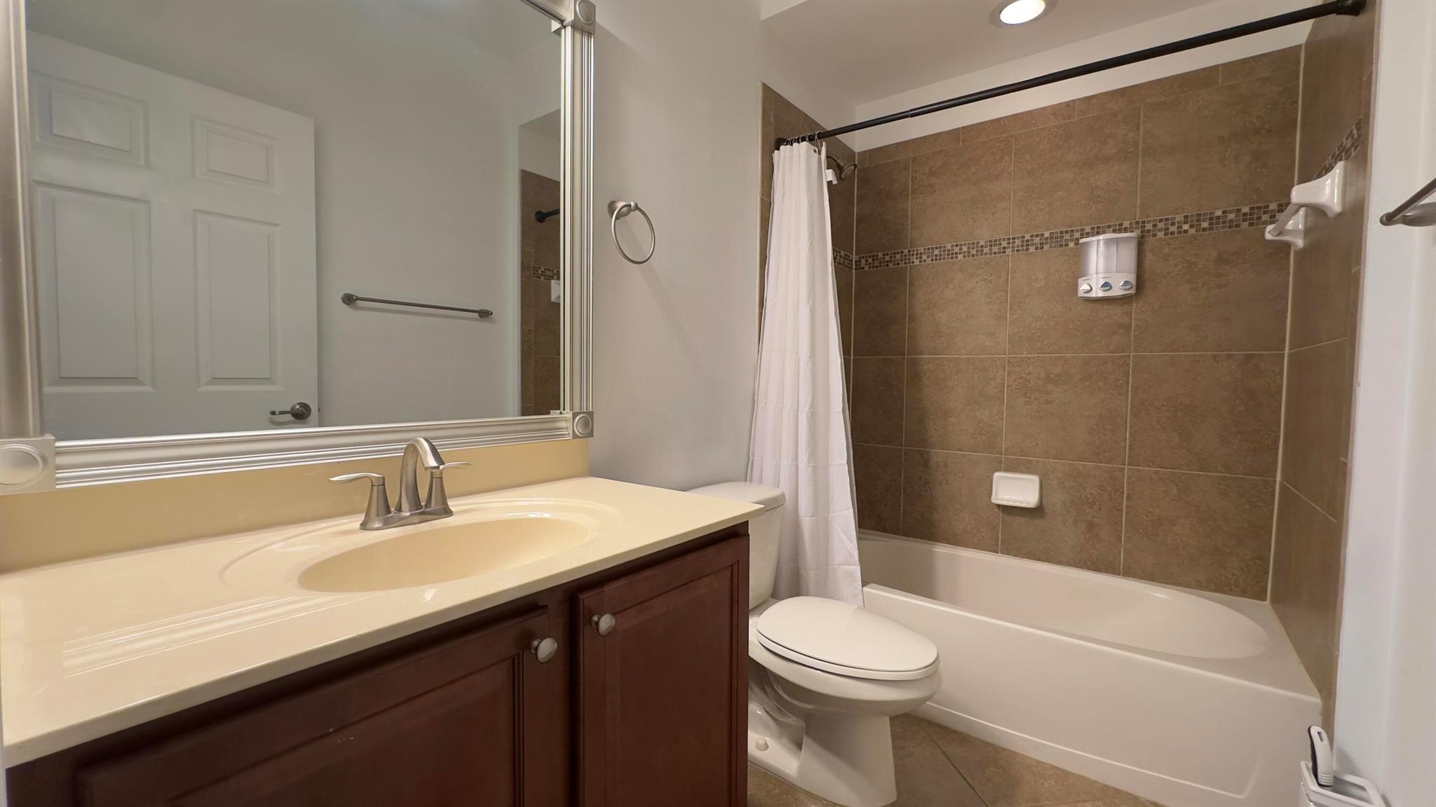 OAKMONT ESTATES PUD - Residential Lease