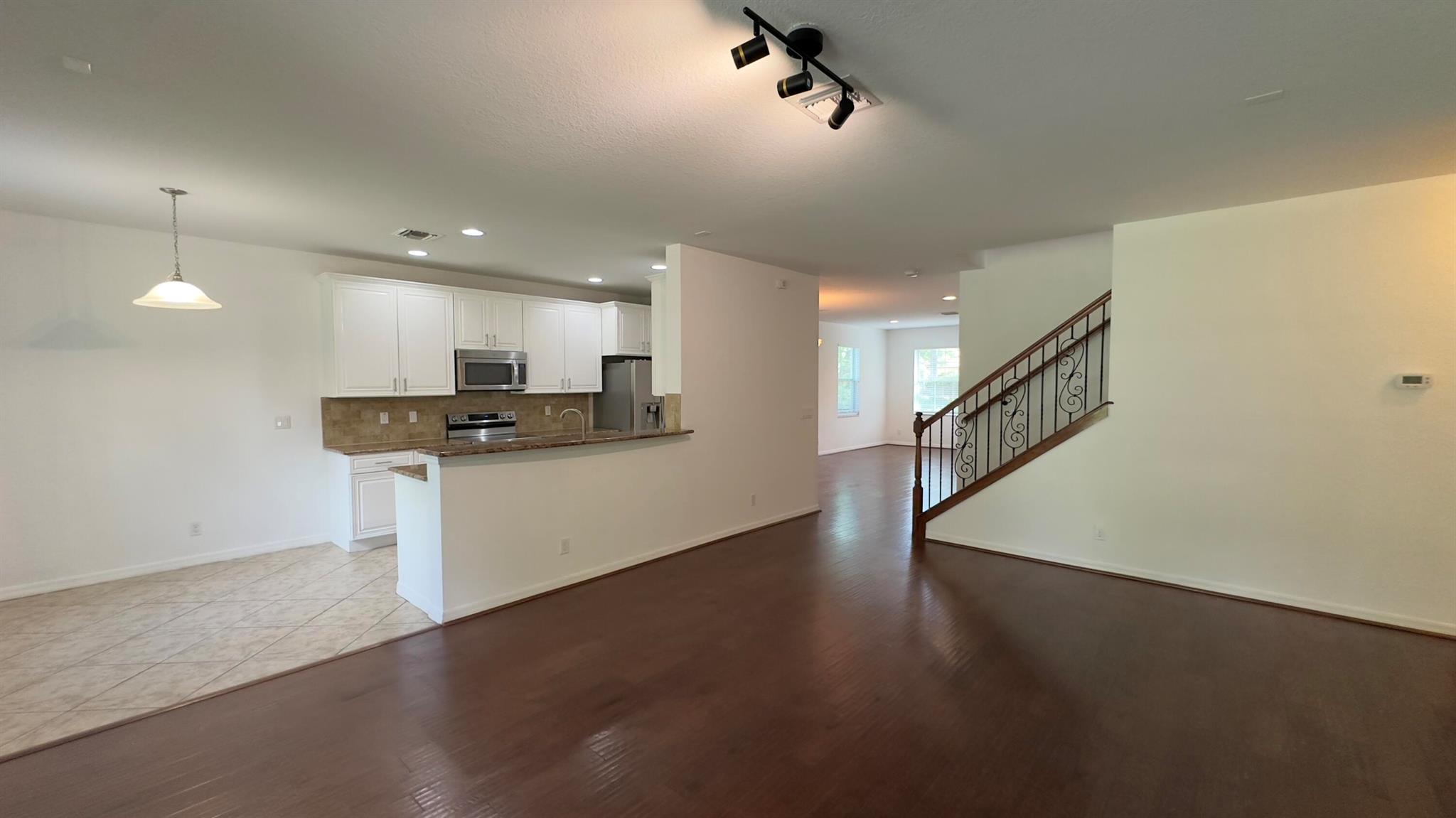 OAKMONT ESTATES PUD - Residential Lease