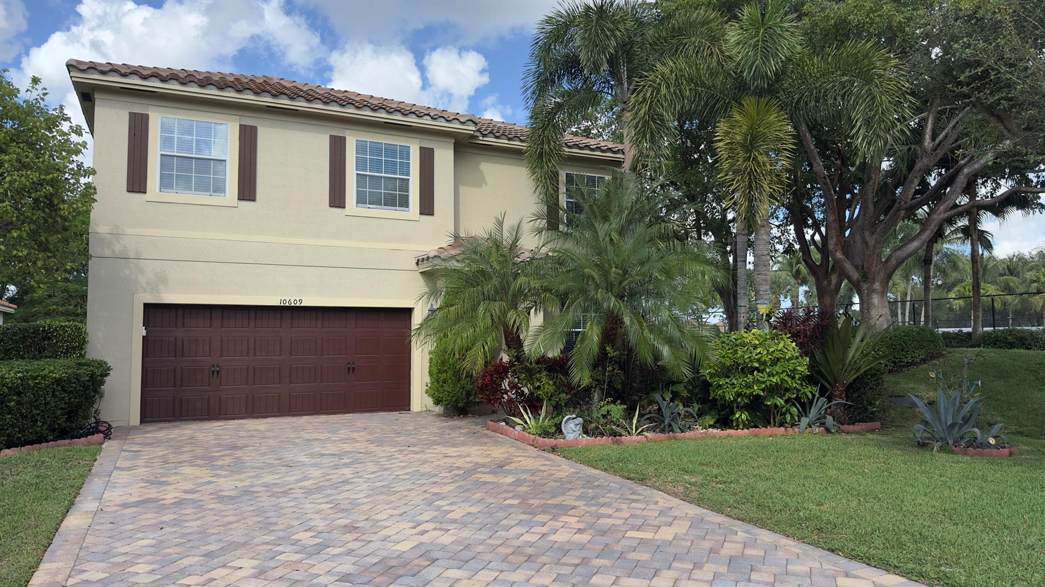 OAKMONT ESTATES PUD - Residential Lease