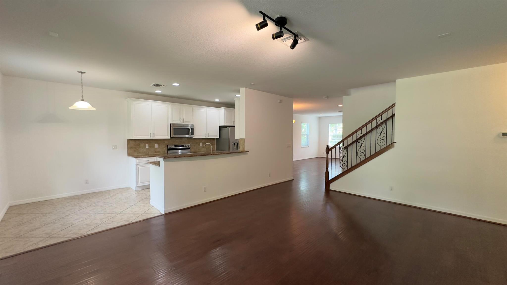 OAKMONT ESTATES PUD - Residential Lease