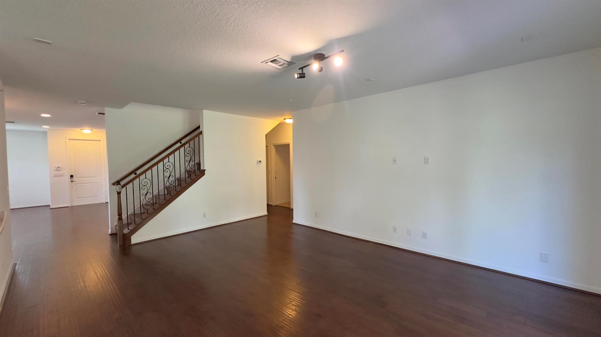 OAKMONT ESTATES PUD - Residential Lease