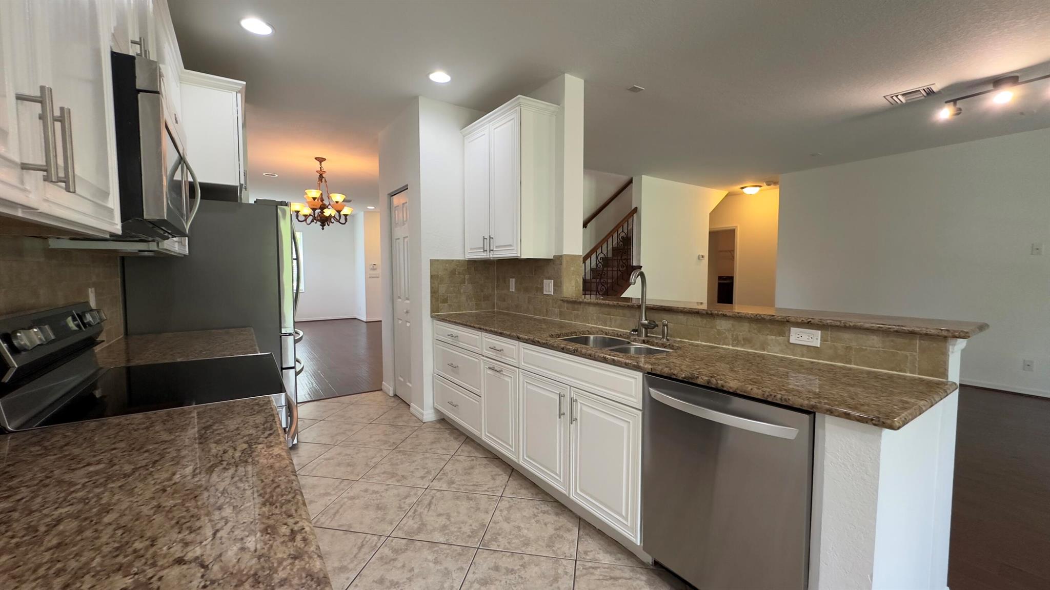 OAKMONT ESTATES PUD - Residential Lease