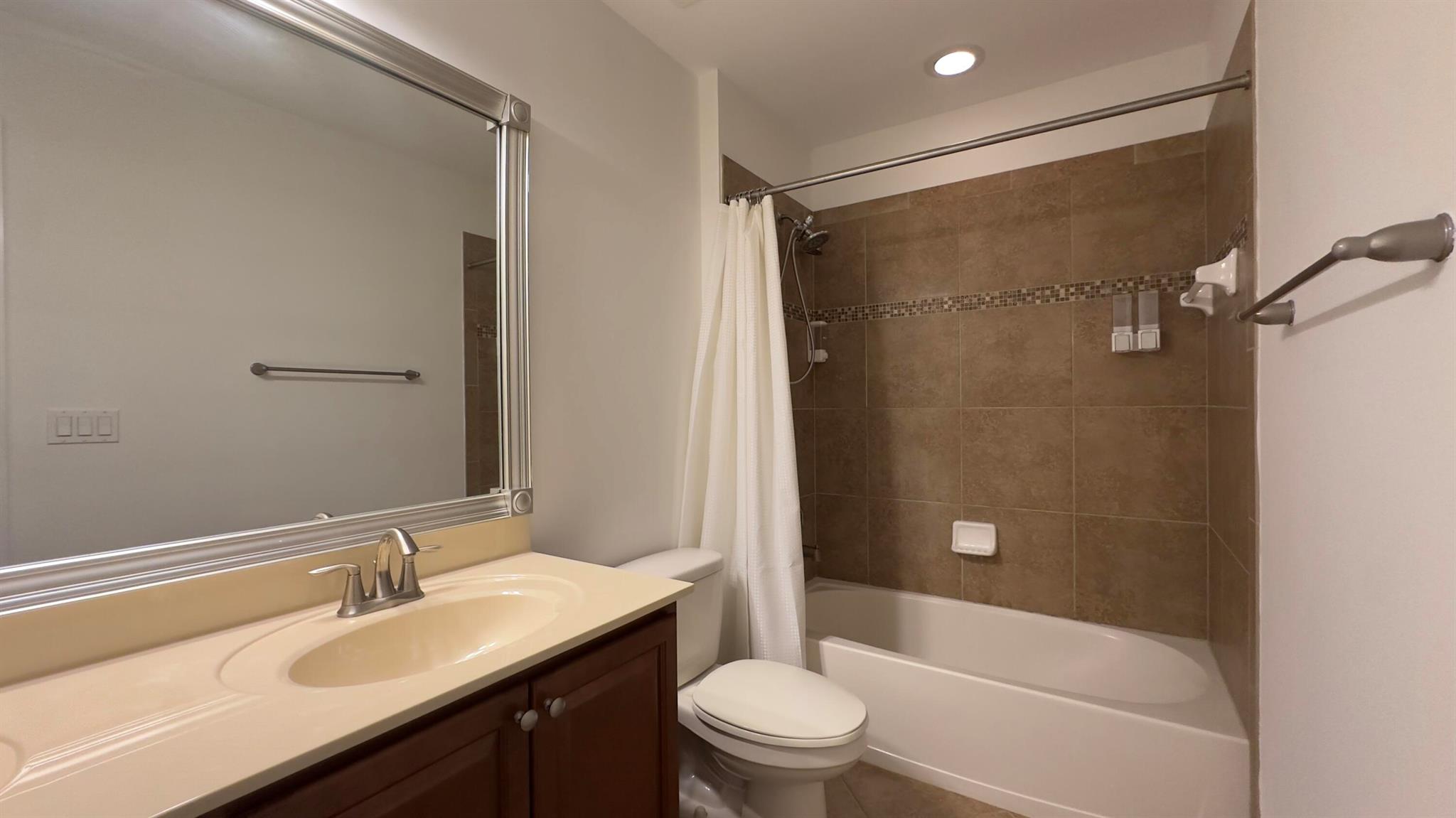 OAKMONT ESTATES PUD - Residential Lease