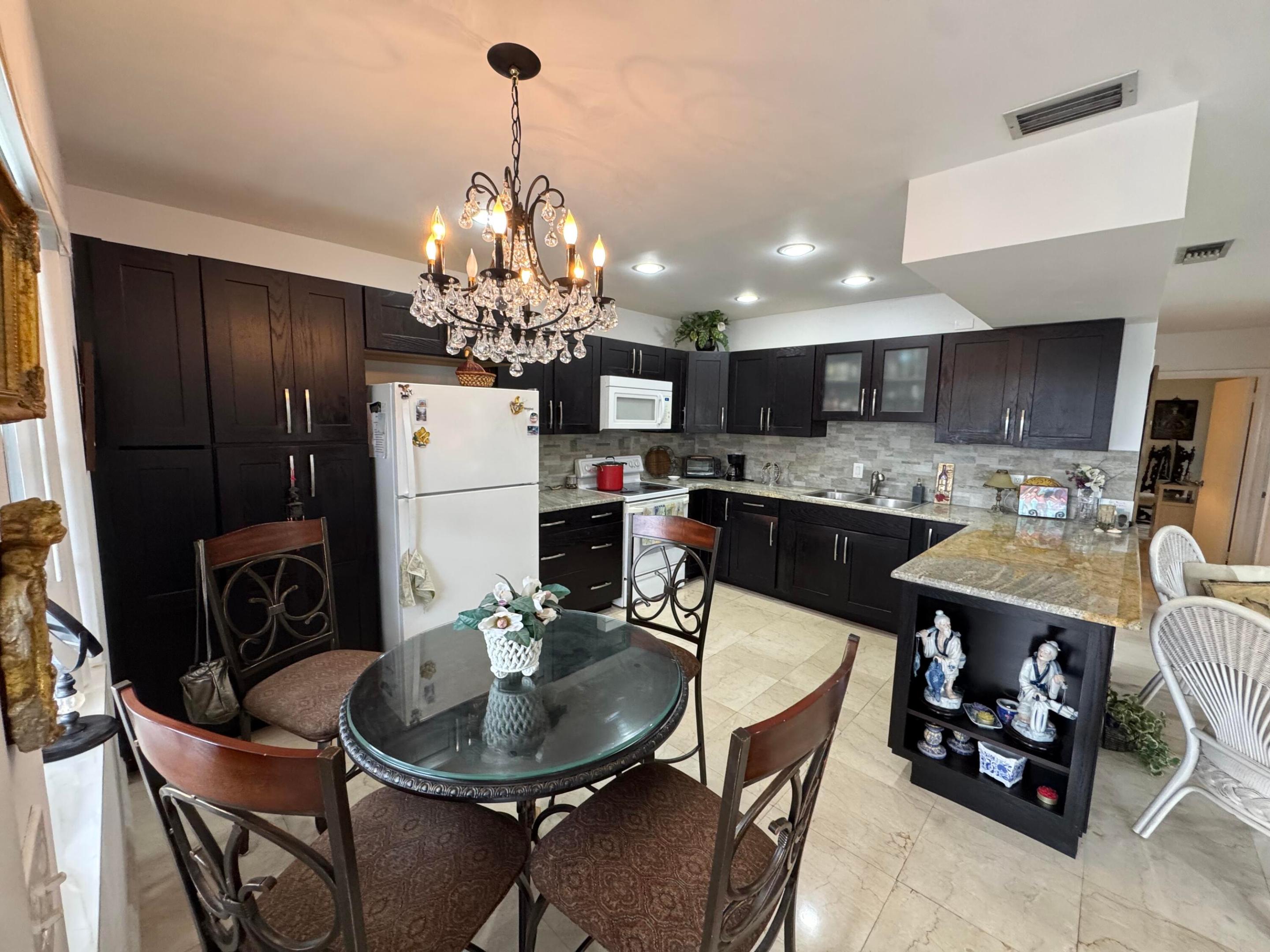 COLONIAL RIDGE CORP - Residential Lease