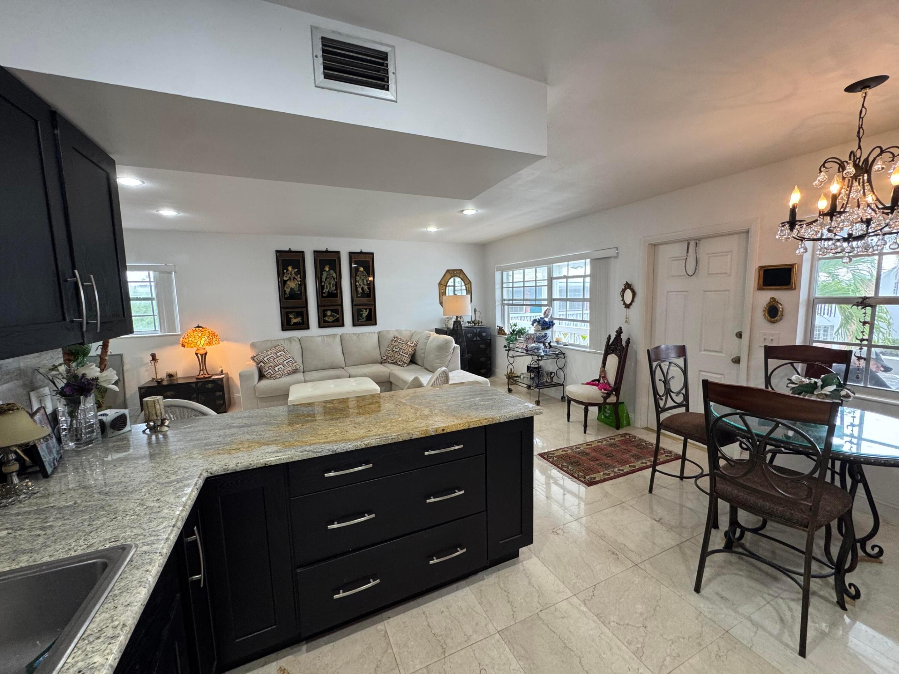 COLONIAL RIDGE CORP - Residential Lease