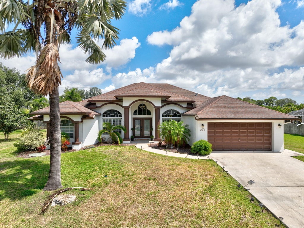 Photo of 1825 SW Kimberly Avenue, Port Saint Lucie, FL 34953 (MLS # R10987914)