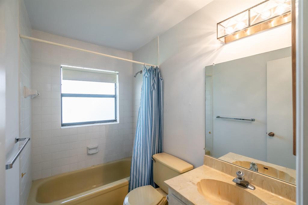 COCO WOOD LAKES - Residential