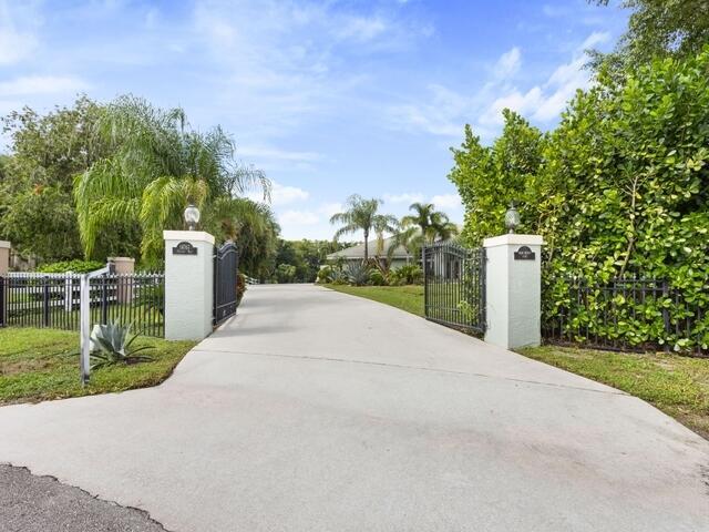 PADDOCK PARK 2 OF WELLING - Residential